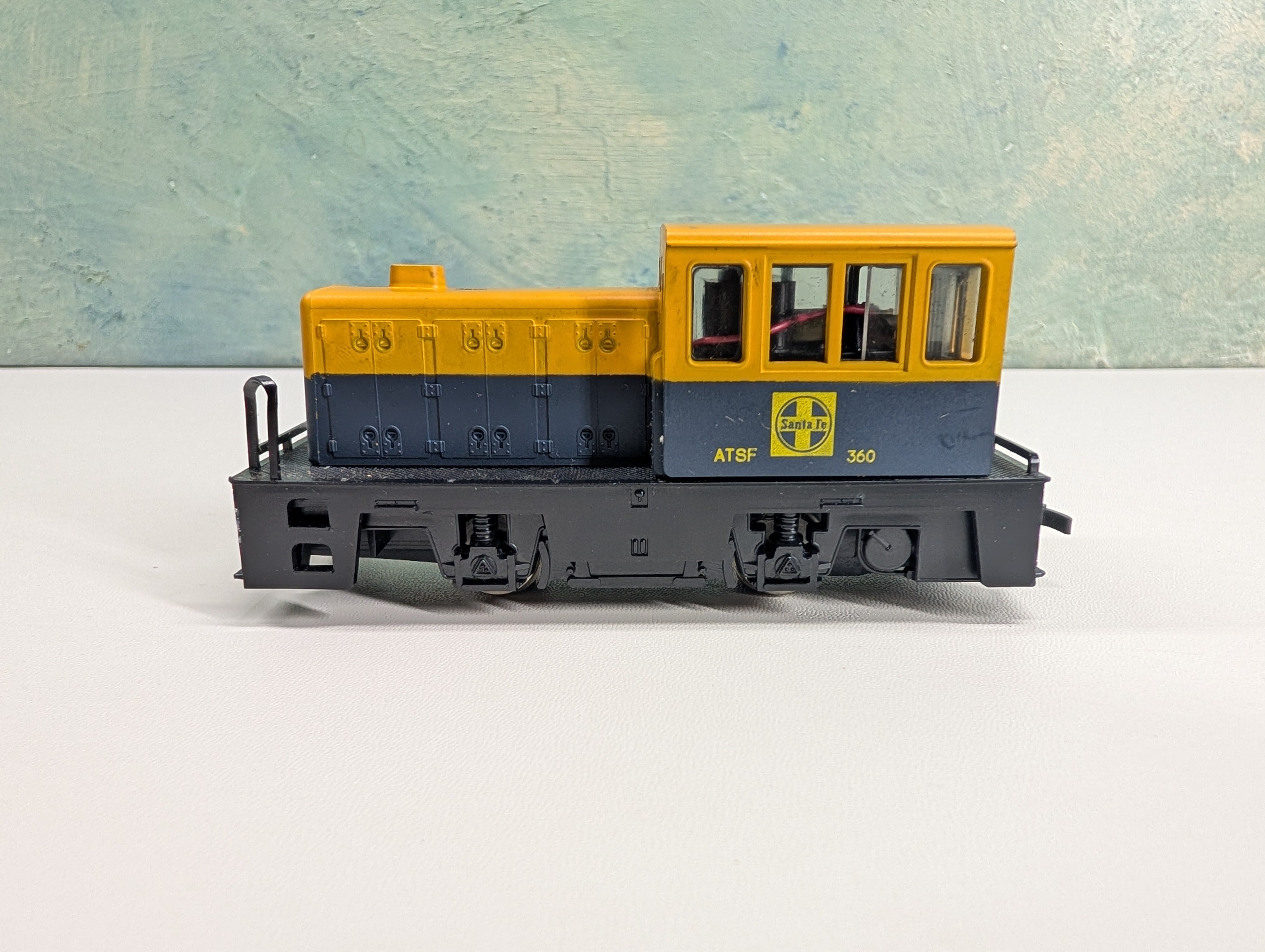 USED AHM 5153 HO Scale GE-35 Ton Switcher Santa Fe ATSF #360 Tested! DC