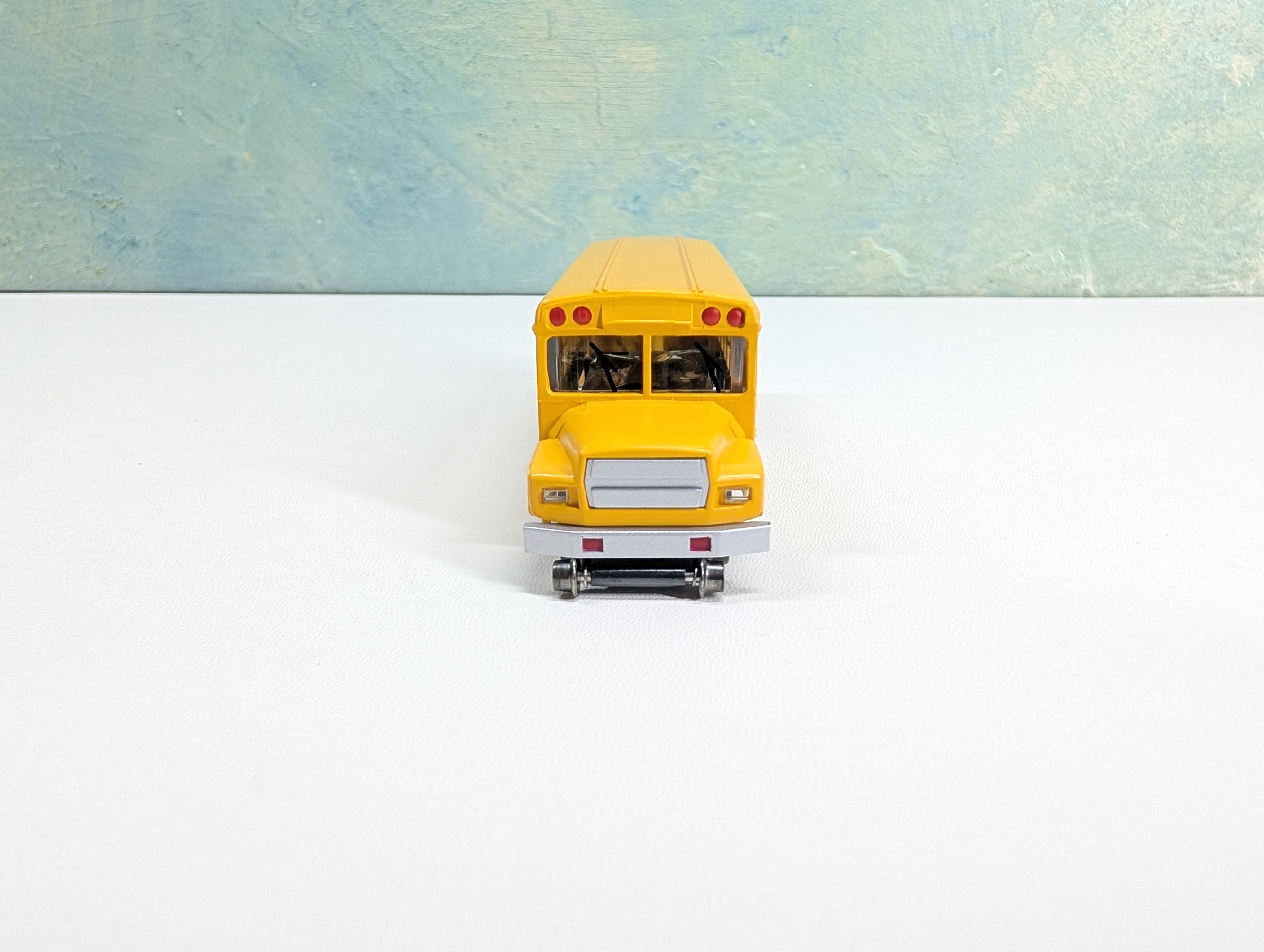 USED Bachmann 46211 HO Scale Bus w/ High Railers Tested! DC