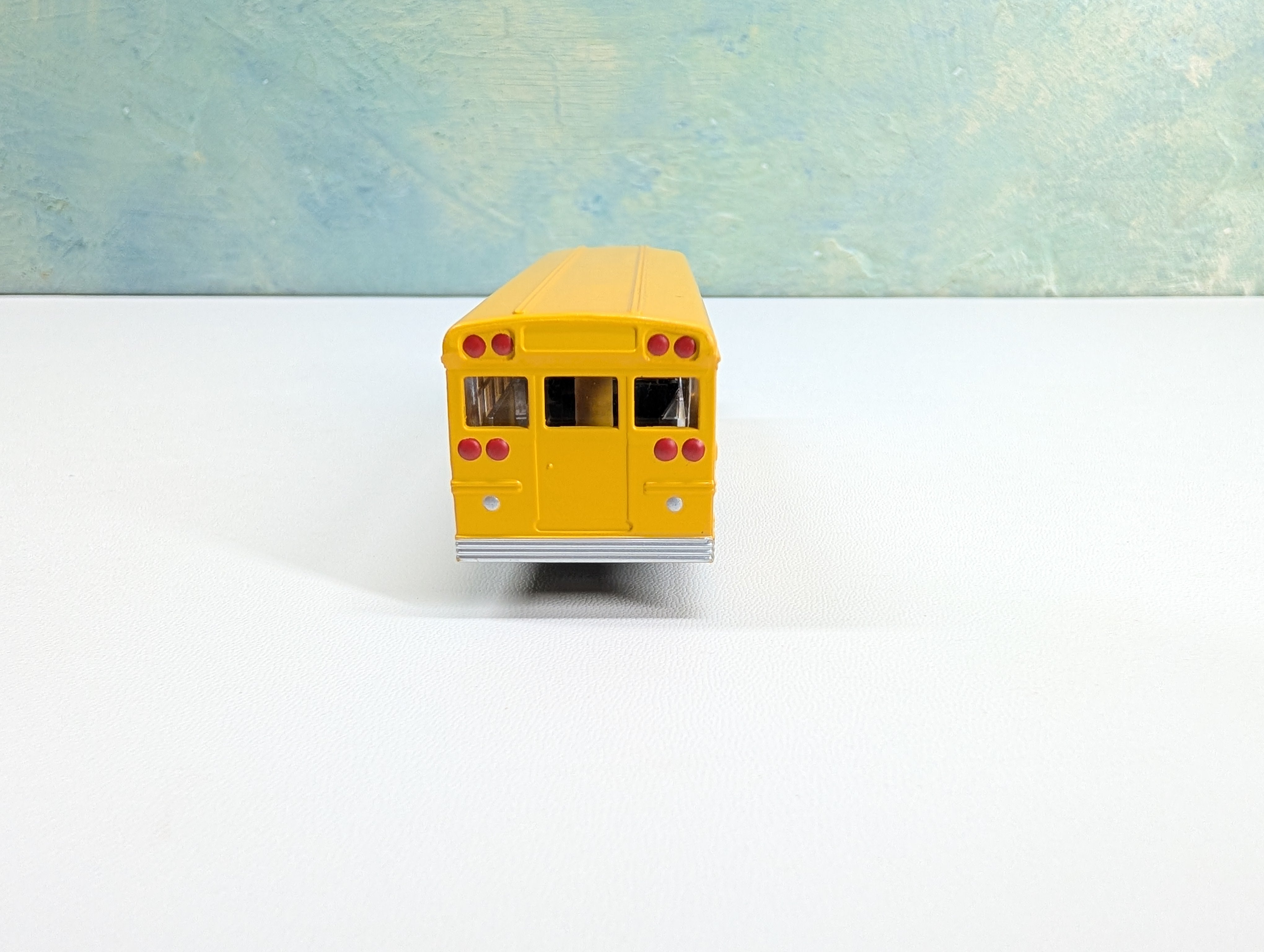 USED Bachmann 46211 HO Scale Bus w/ High Railers Tested! DC