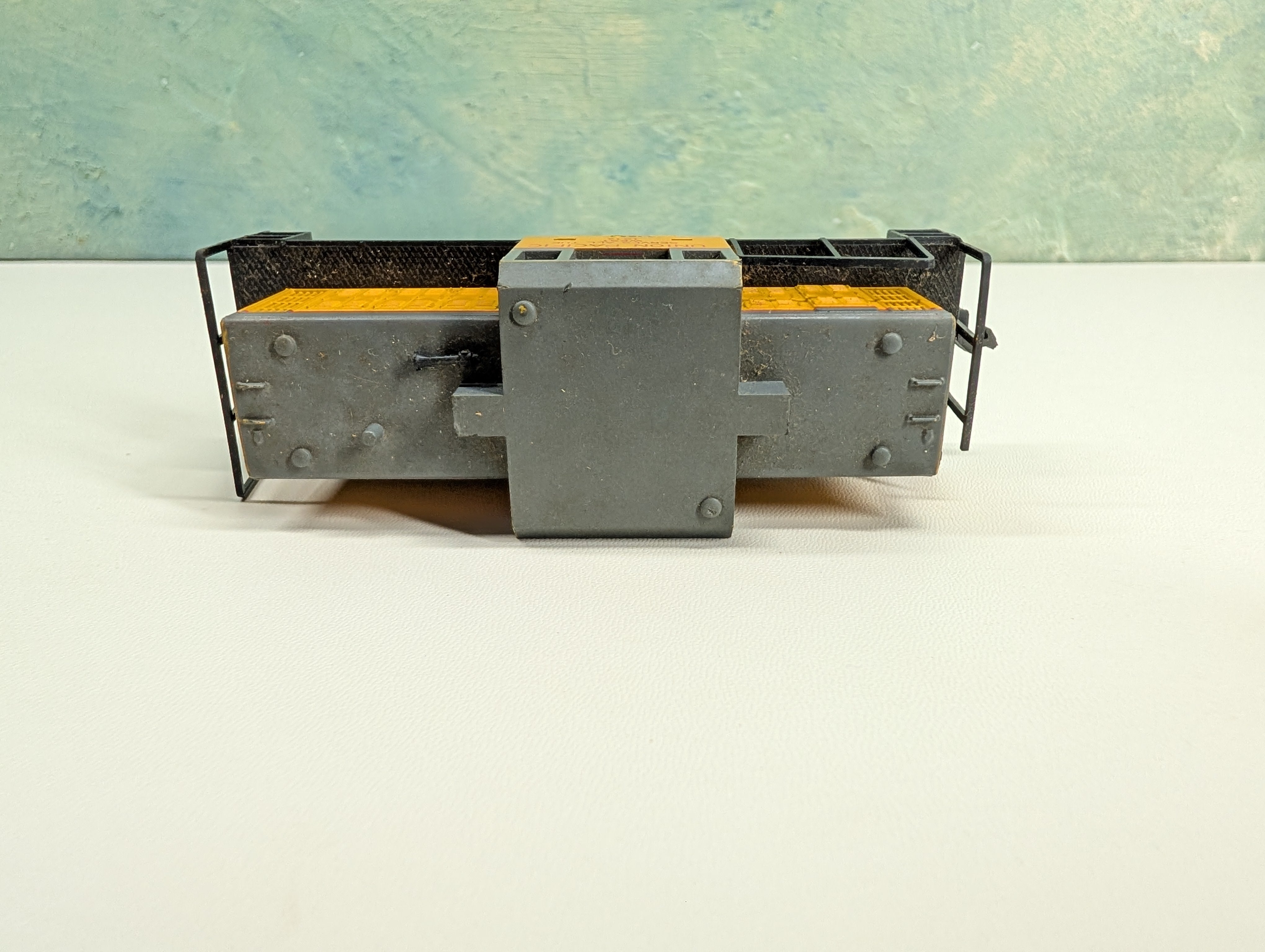 USED AHM HO Scale Center Cab Diesel Switcher Locomotive Union Pacific #1214 Tested! DC