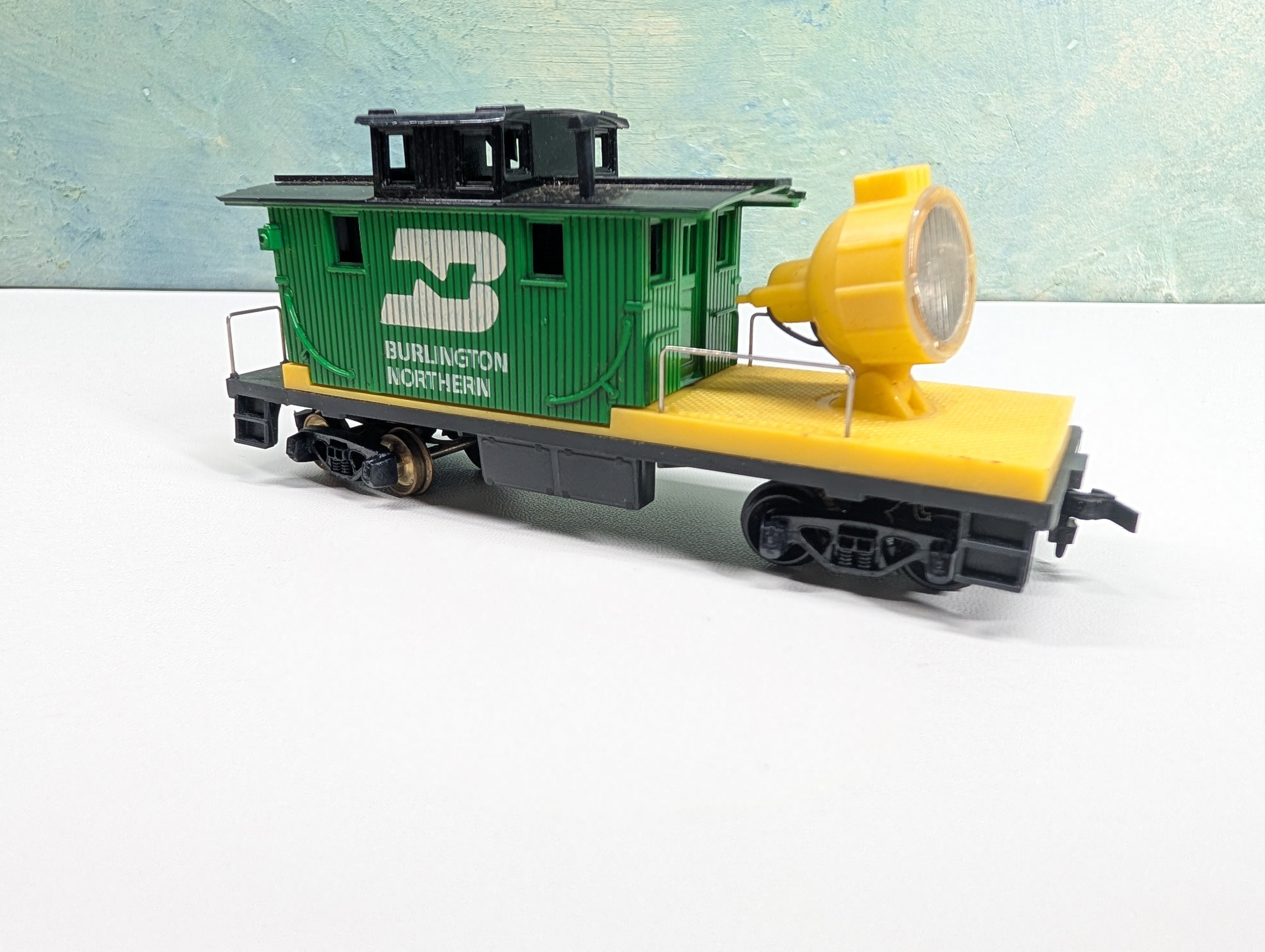 USED Tyco 346 HO Scale Operating Floodlight Car Burlington Northern Tested!