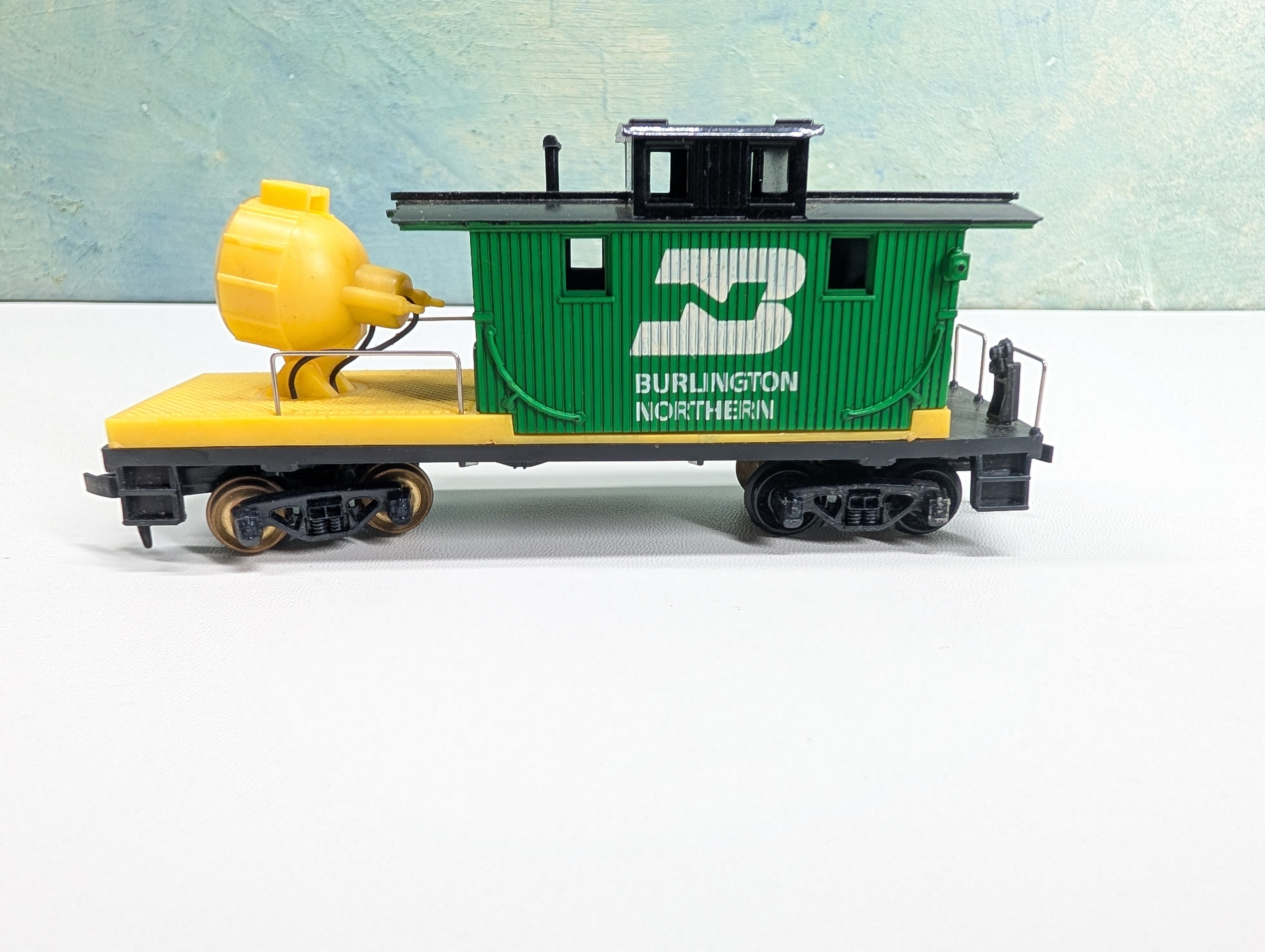 USED Tyco 346 HO Scale Operating Floodlight Car Burlington Northern Tested!