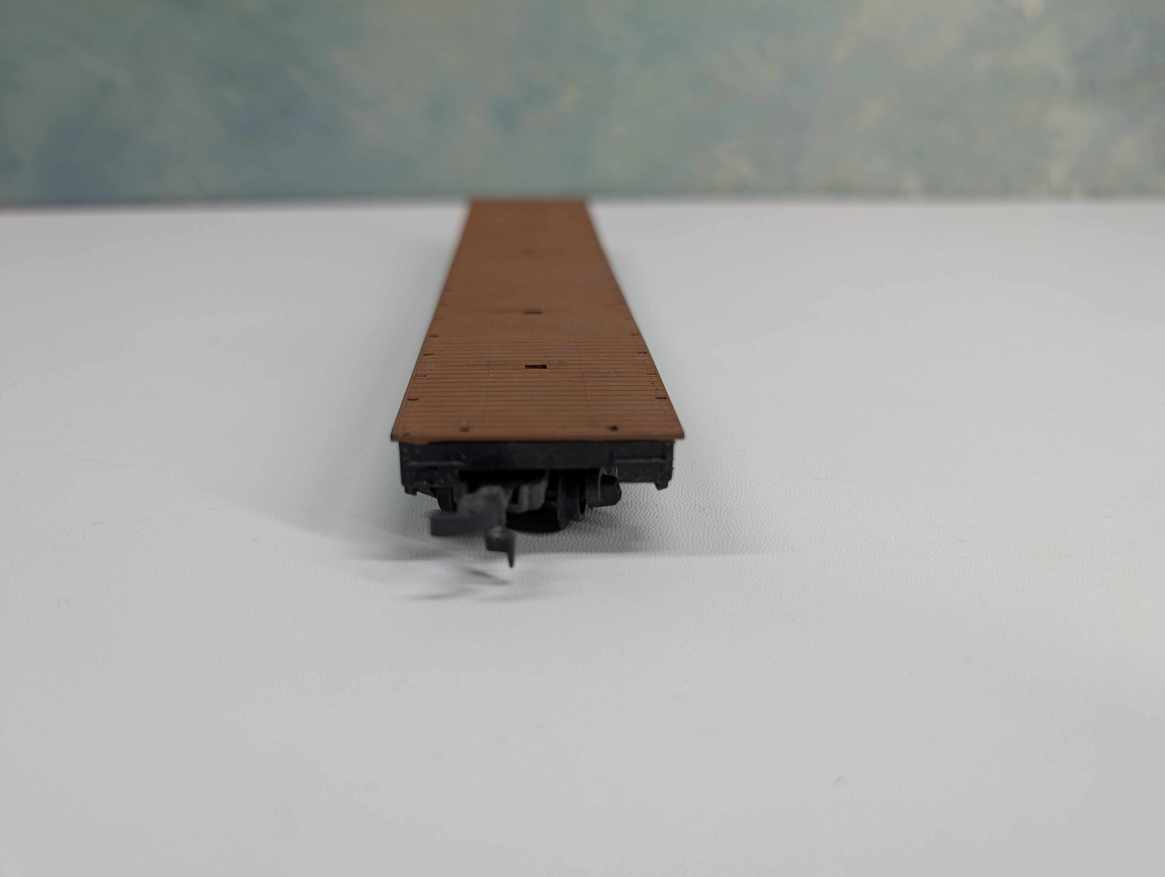 USED HO Scale 54' United States Army Flat Car w/ Tank Load USAX #38065