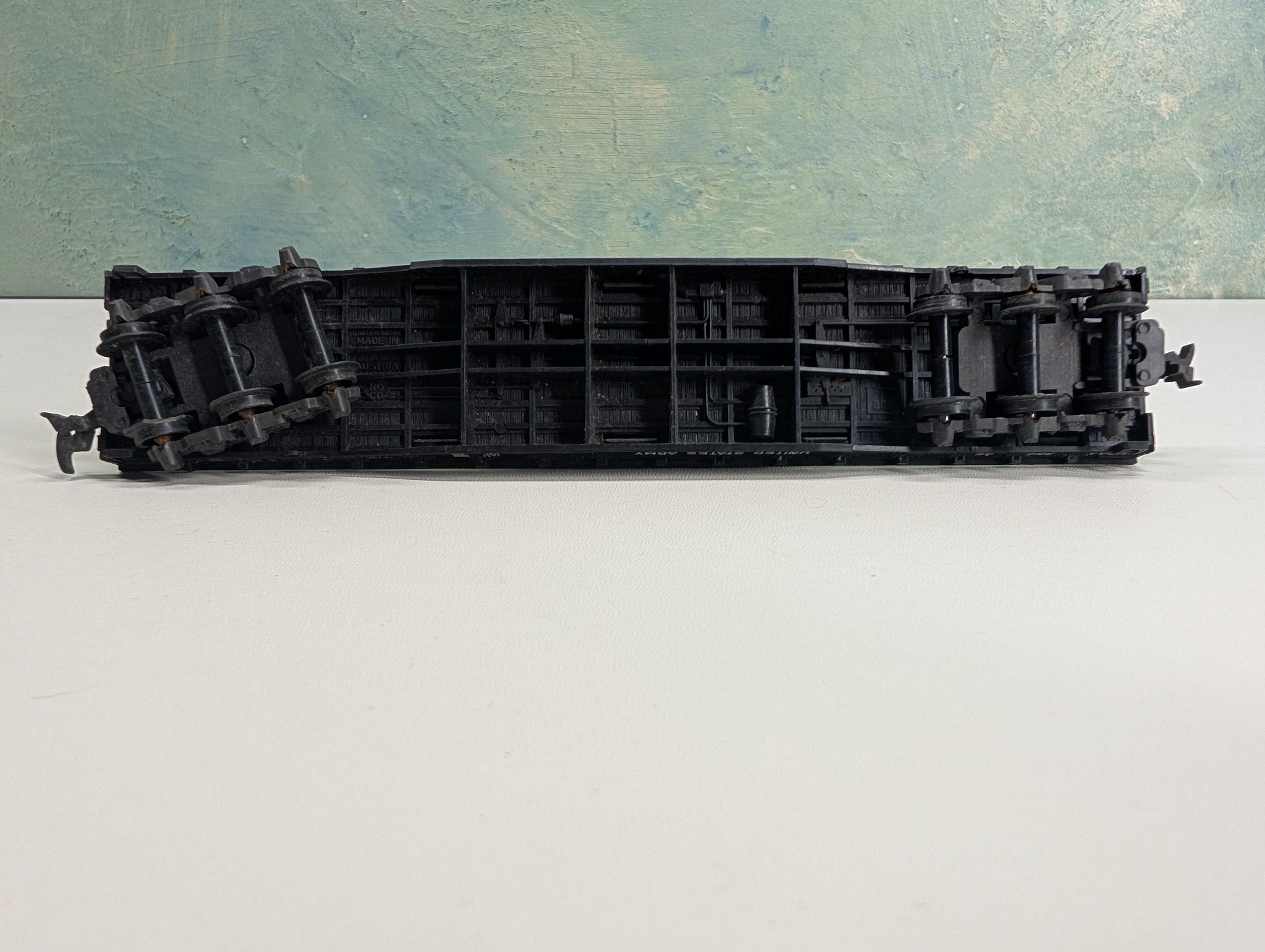 USED HO Scale 54' United States Army Flat Car w/ Tank Load USAX #38065