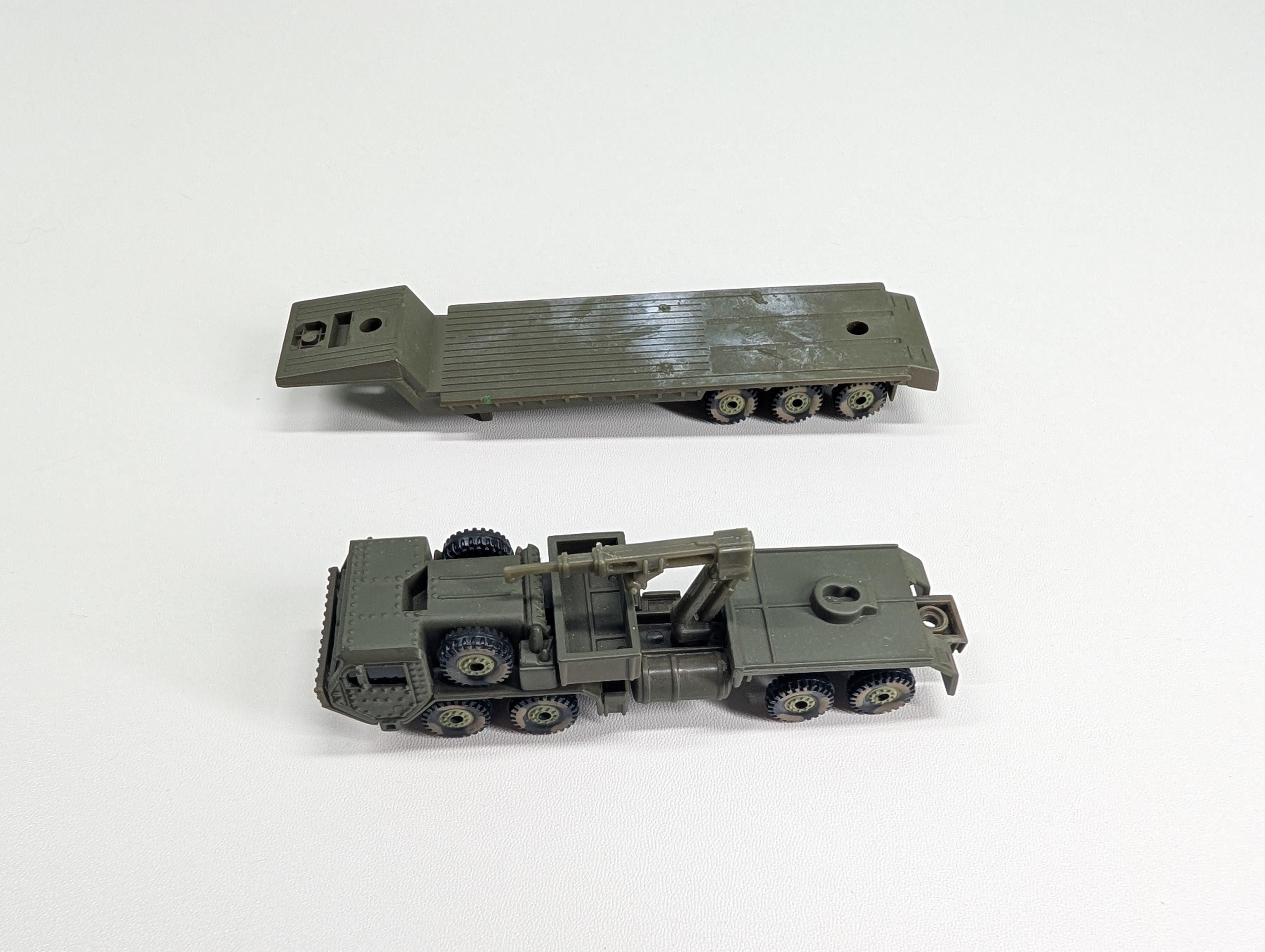 USED Boley HO Scale Military M983 Tractor w/ Crane & Gooseneck Flatbed Trailer