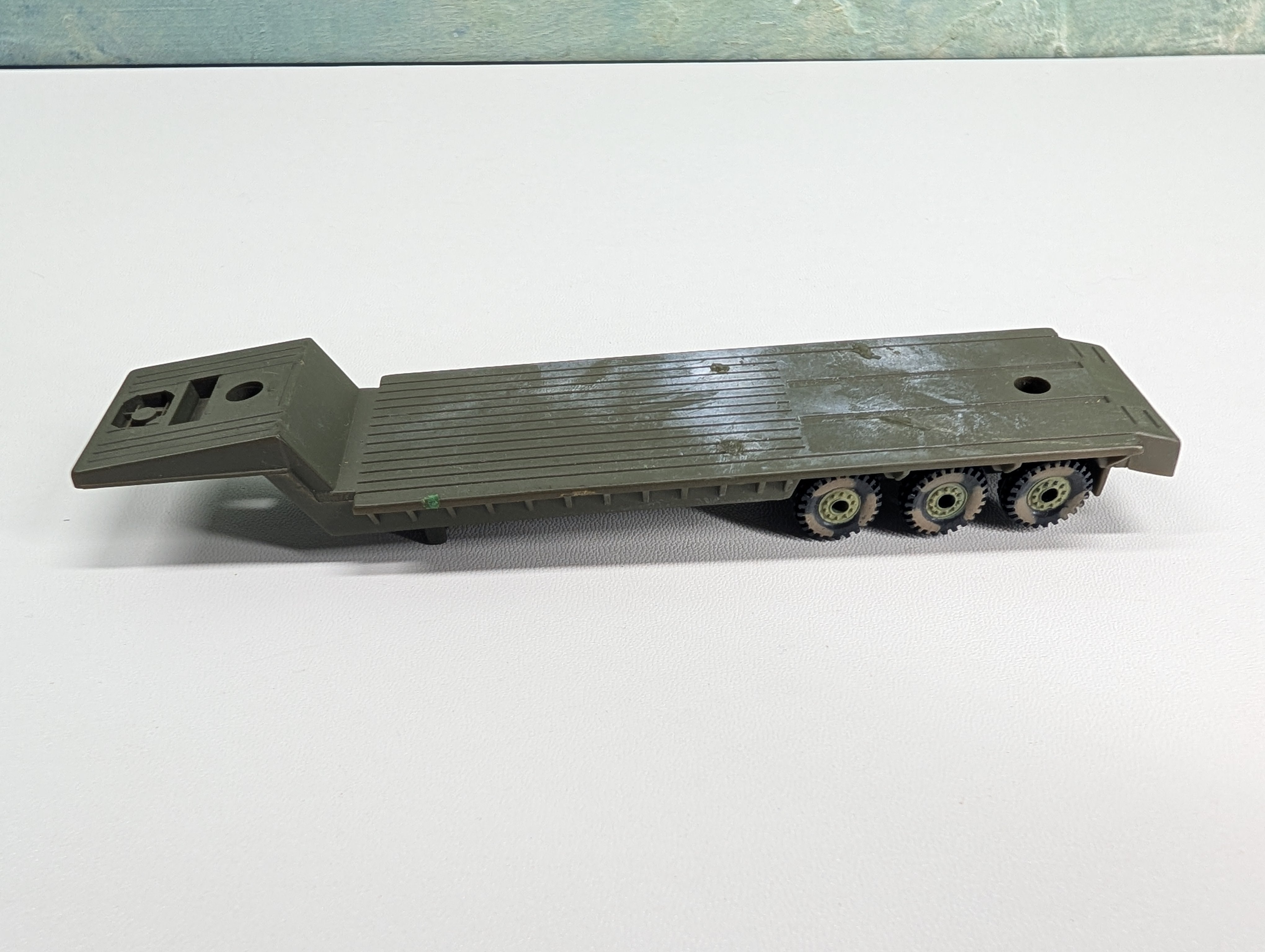 USED Boley HO Scale Military M983 Tractor w/ Crane & Gooseneck Flatbed Trailer