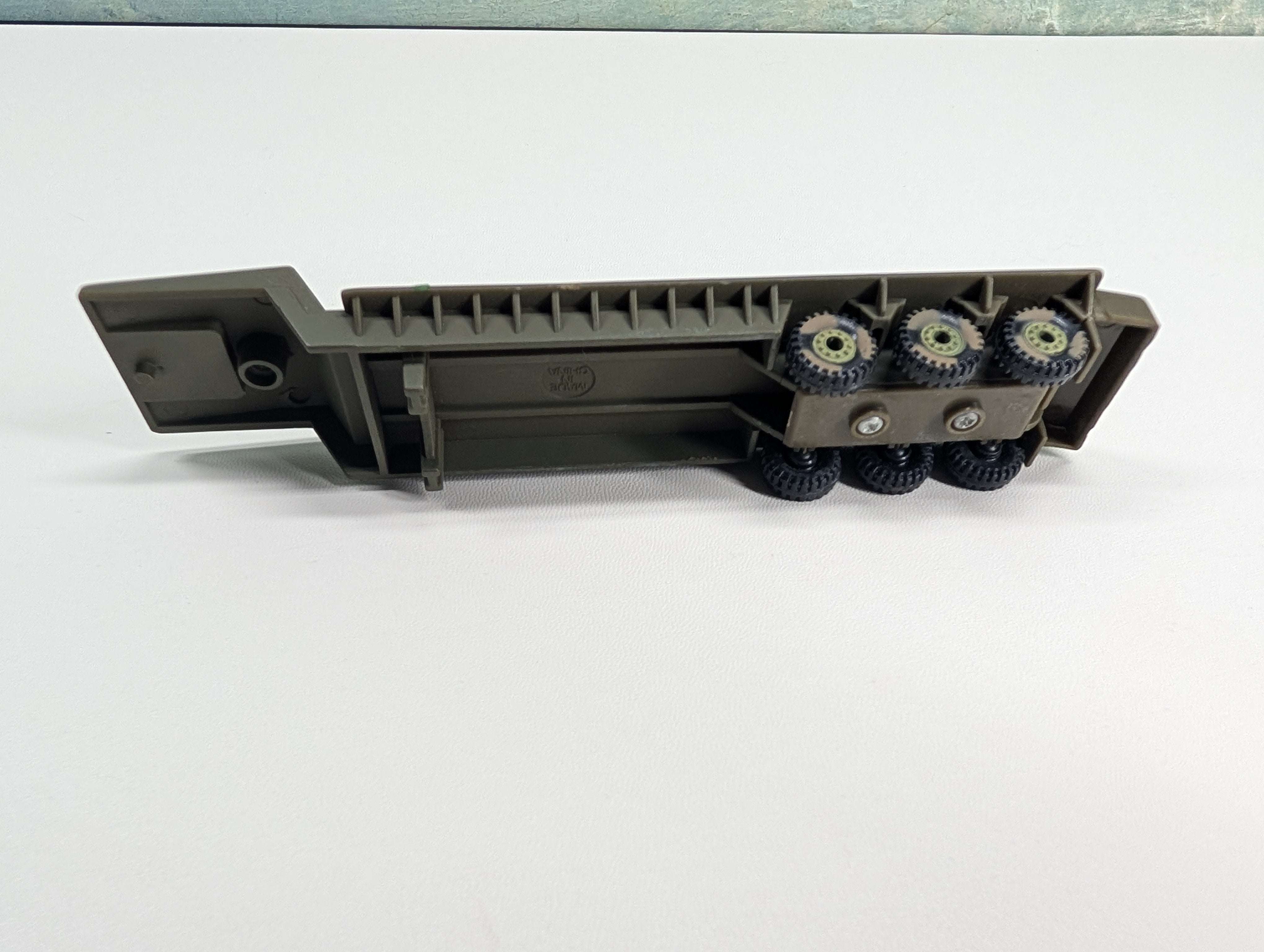 USED Boley HO Scale Military M983 Tractor w/ Crane & Gooseneck Flatbed Trailer