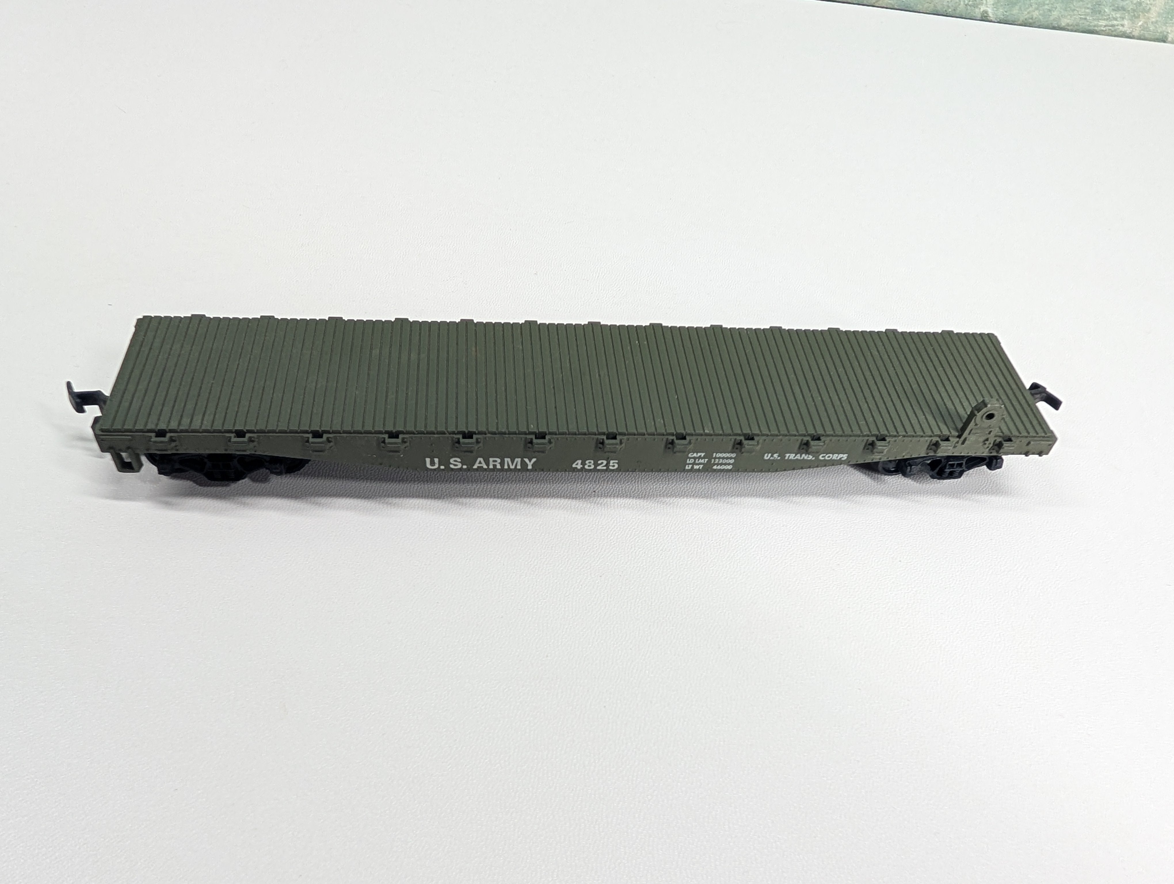 USED Cox HO Scale 50' Flat Car w/ Army Tank Load US Army 4825
