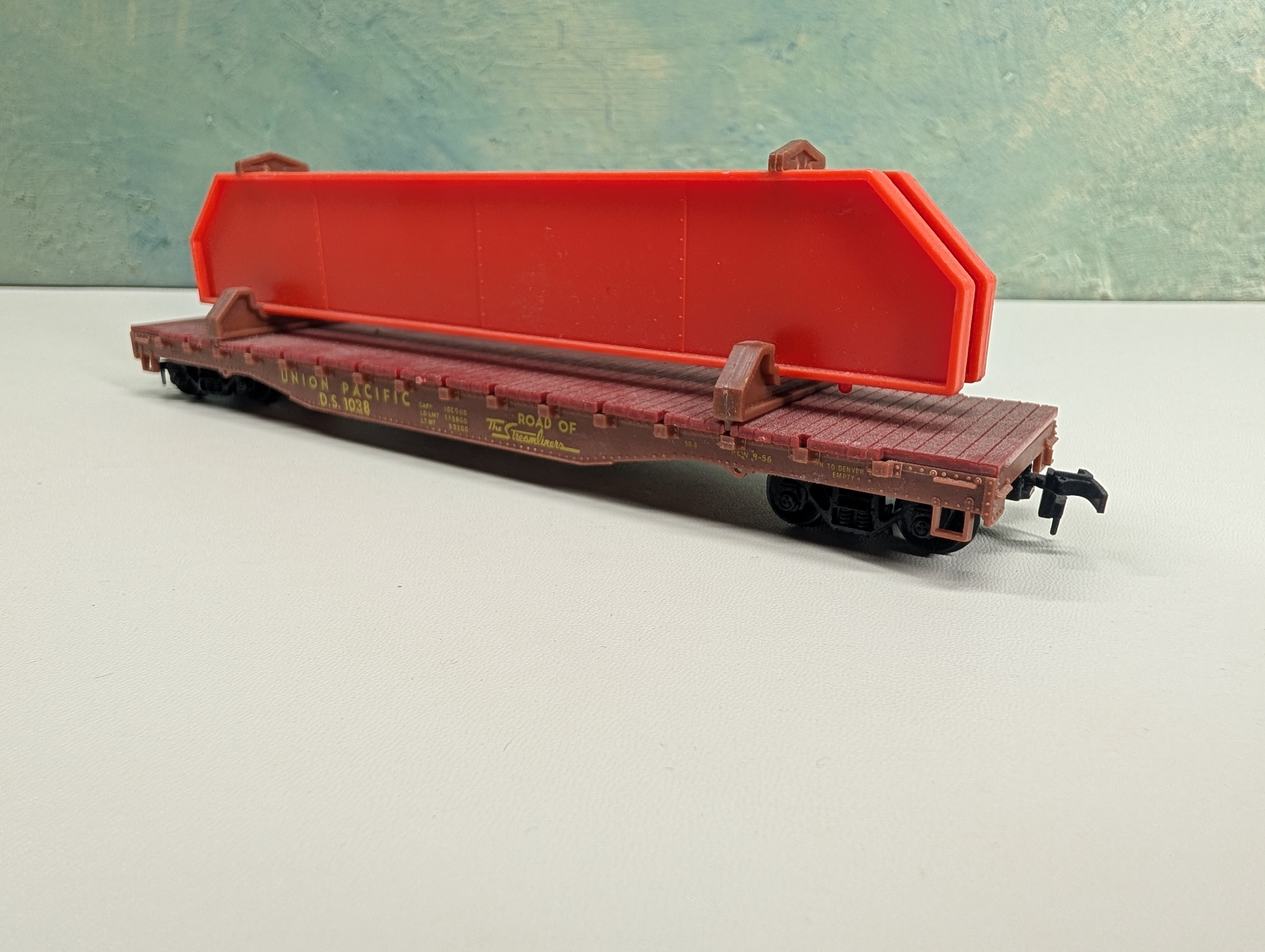 USED PEMCO HO Scale 54' Flat Car w/ I Beam Load Union Pacific DS #1038