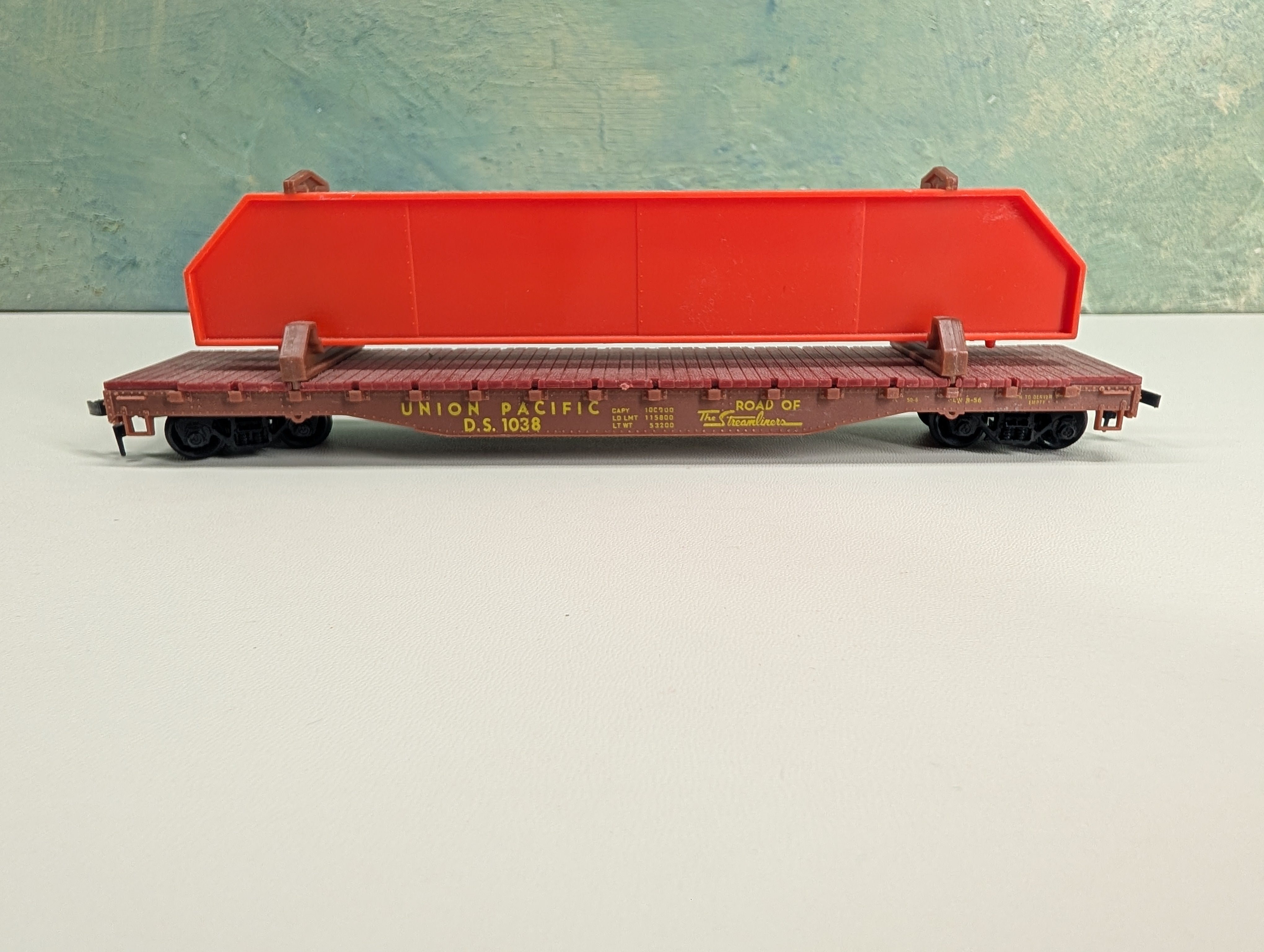USED PEMCO HO Scale 54' Flat Car w/ I Beam Load Union Pacific DS #1038