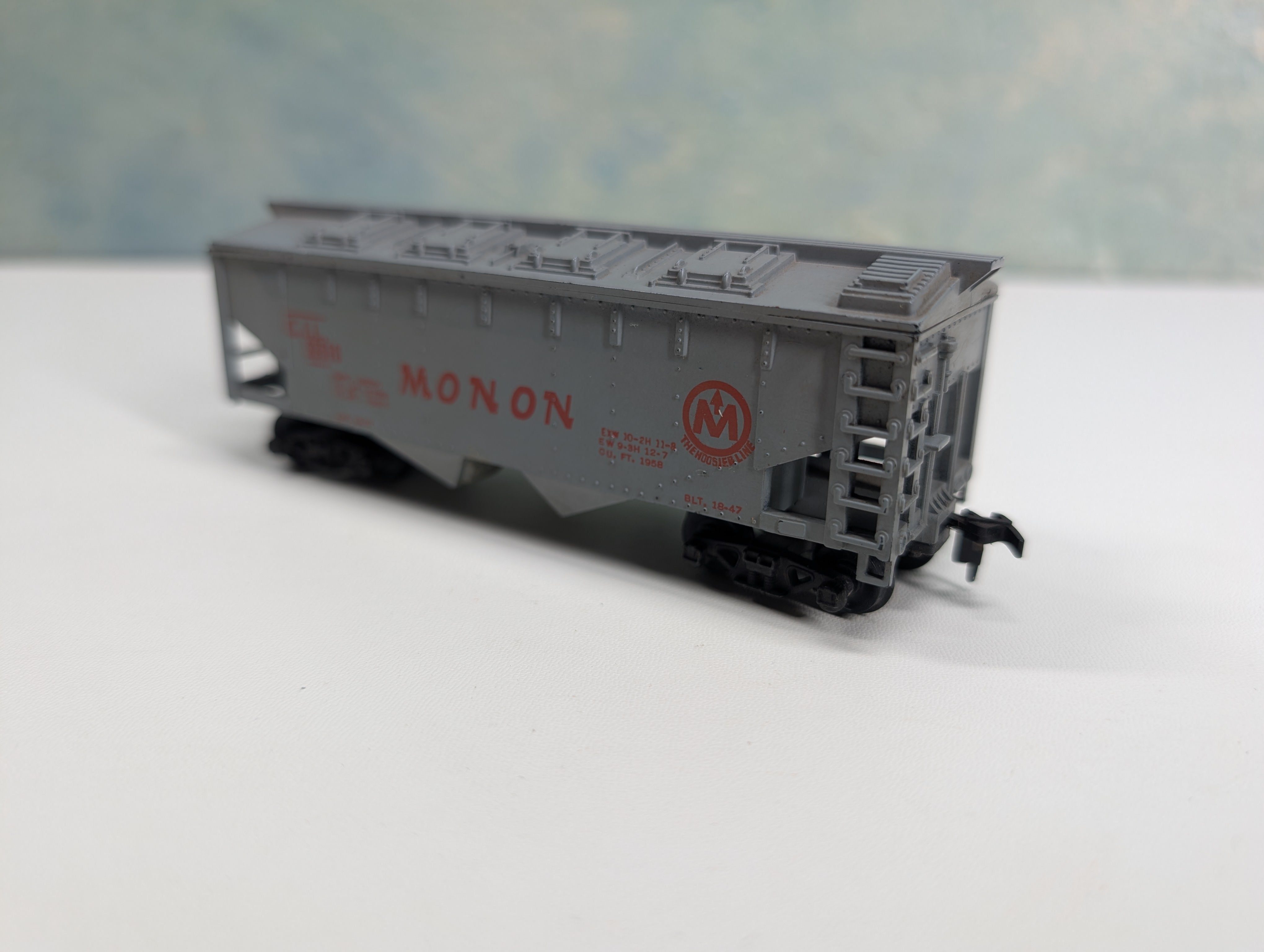 USED Gilbert HO Scale 2 Bay Covered Hopper Monon CIL #33510