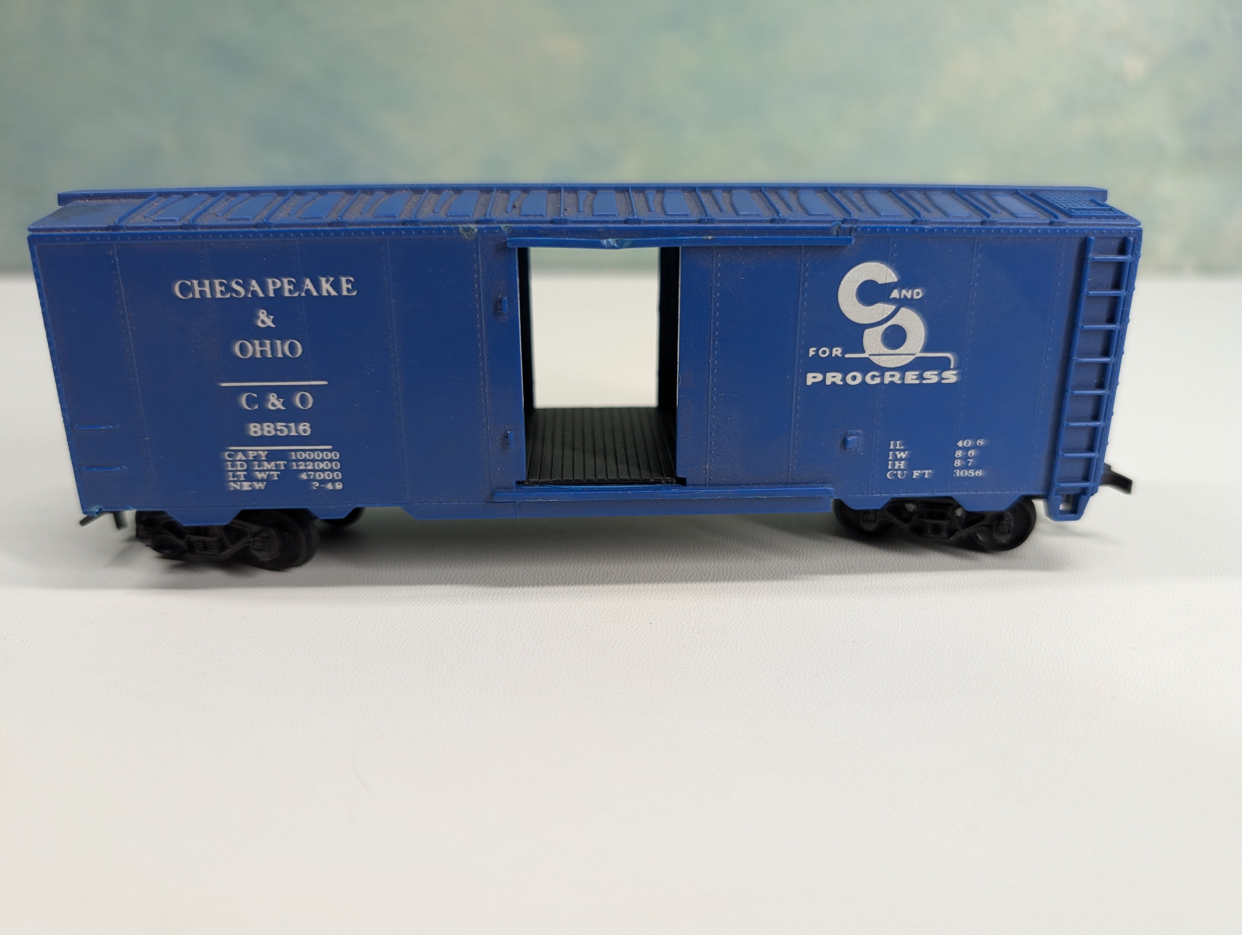 USED Lionel HO Scale 40' Box Car Chesapeake and Ohio C&O #88516