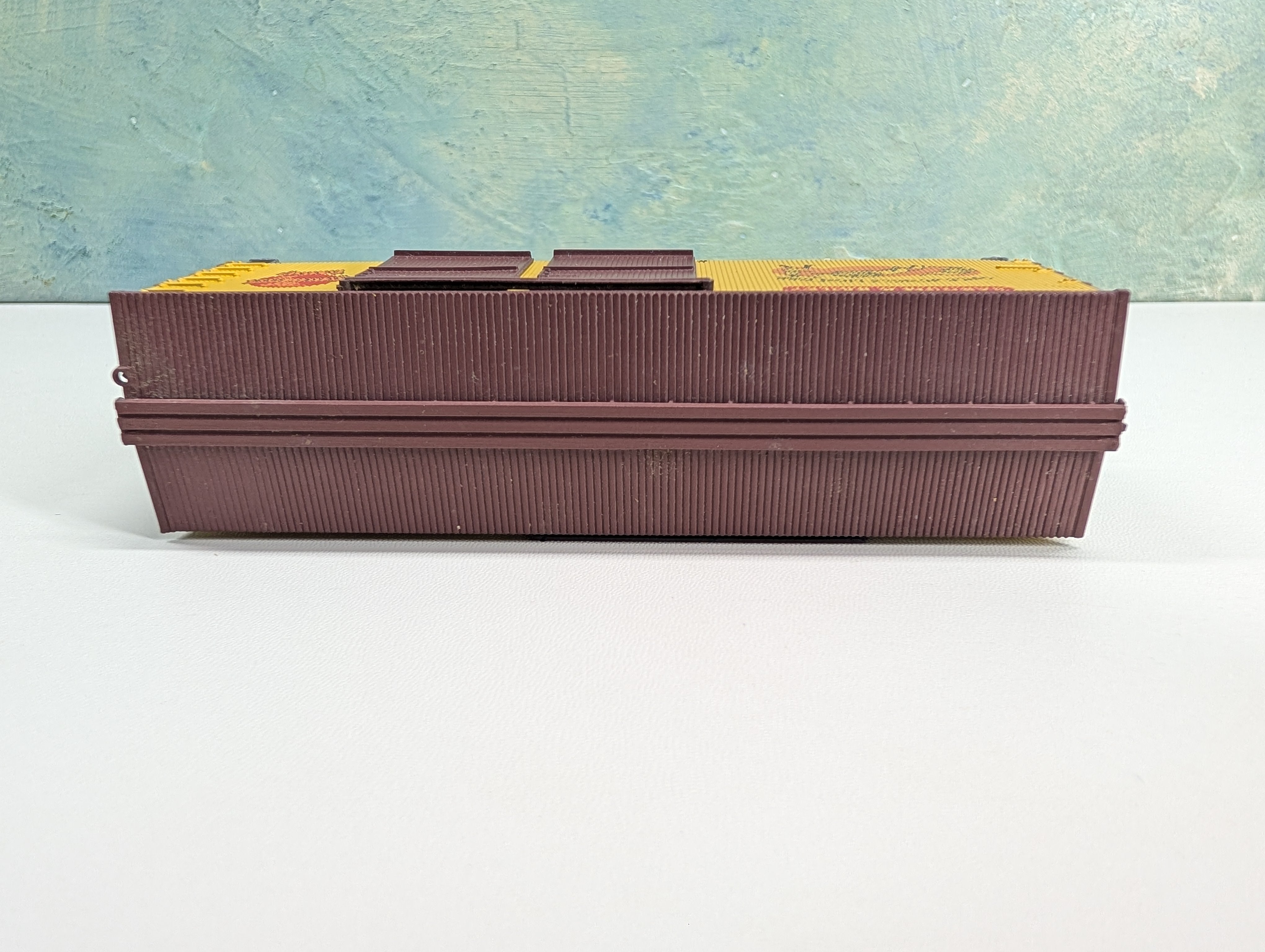 USED Roundhouse HO Scale 36' Ventilated Box Car Wild Jungle Lion Car Barnum and Bailey