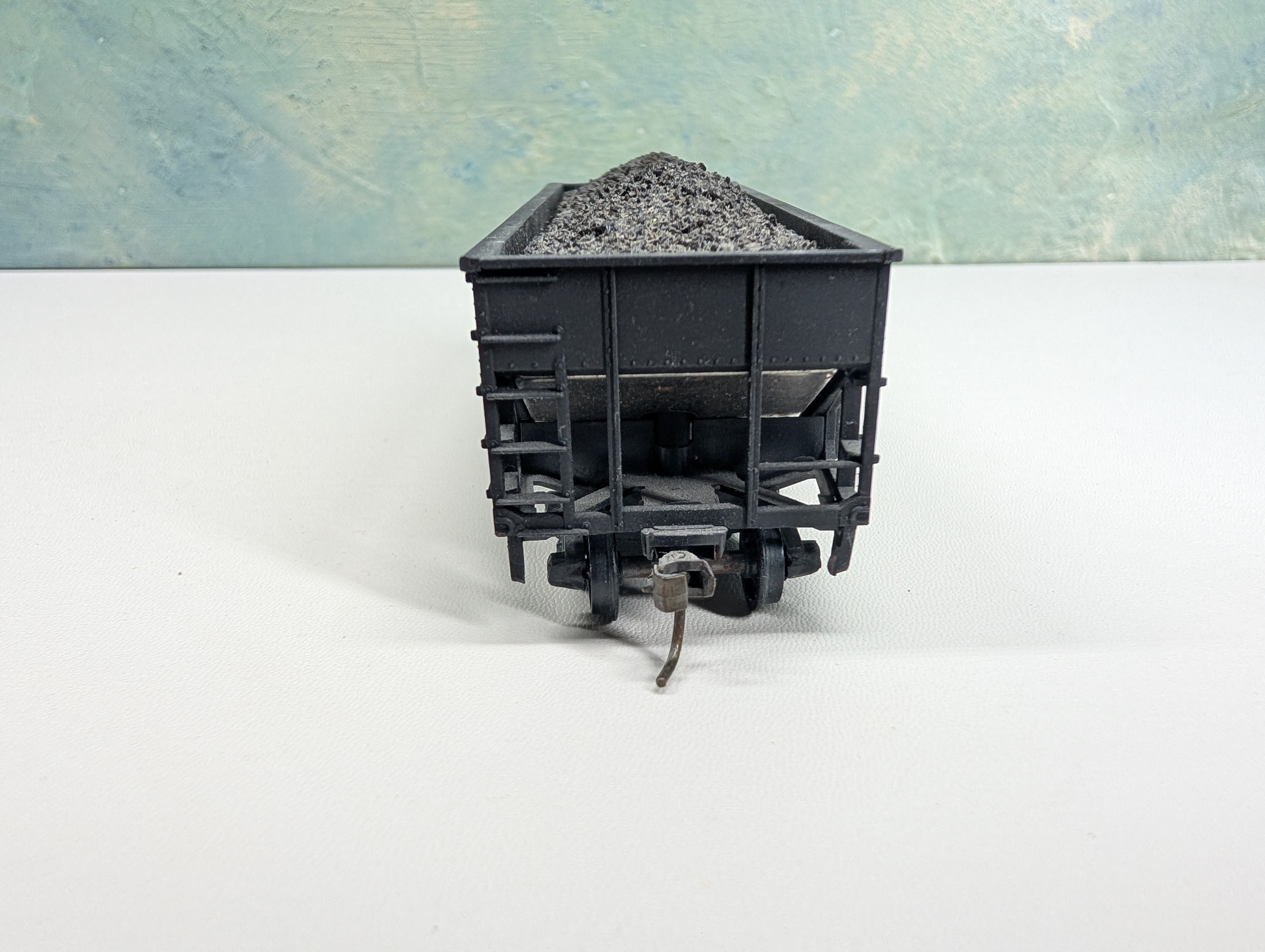 USED Athearn HO Scale 2 Bay OB Hopper w/ Load Warren Western #910 Decal