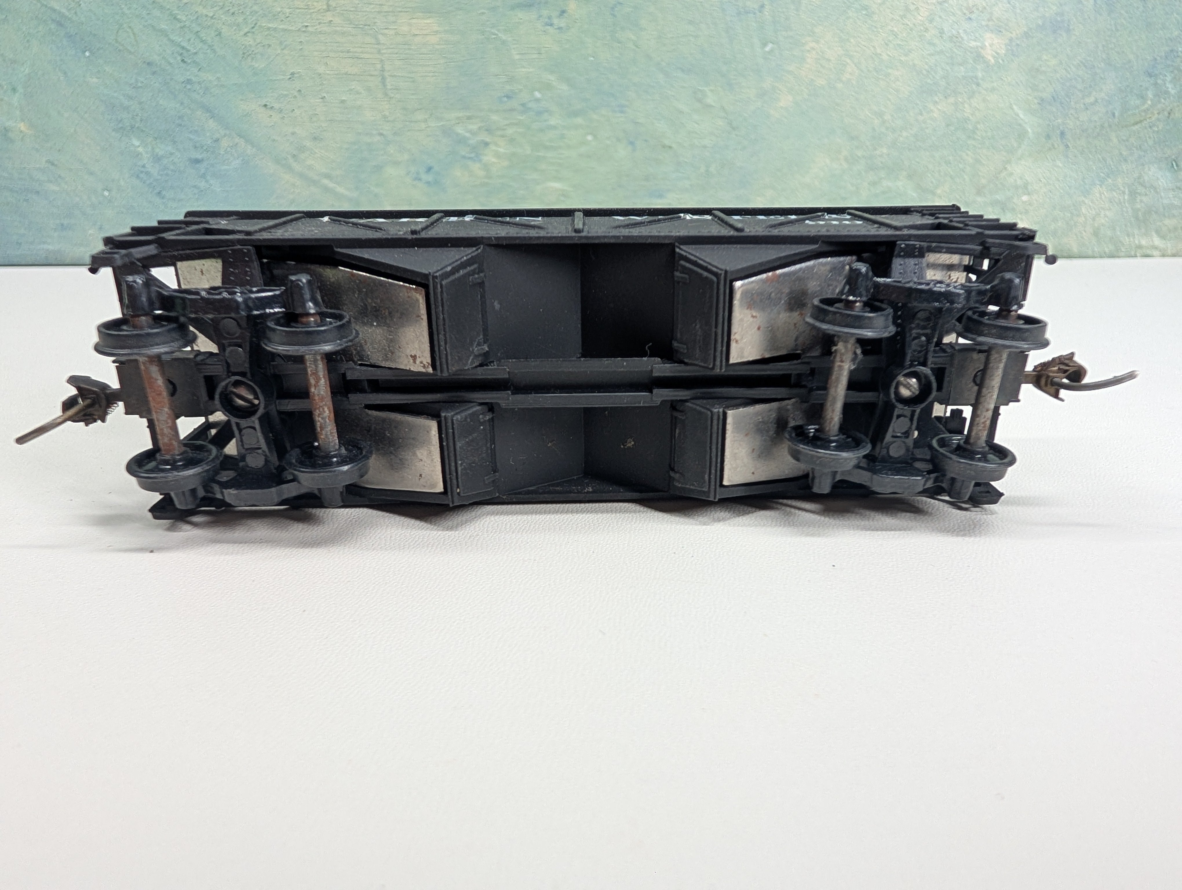 USED Athearn HO Scale 2 Bay OB Hopper w/ Load Warren Western #910 Decal