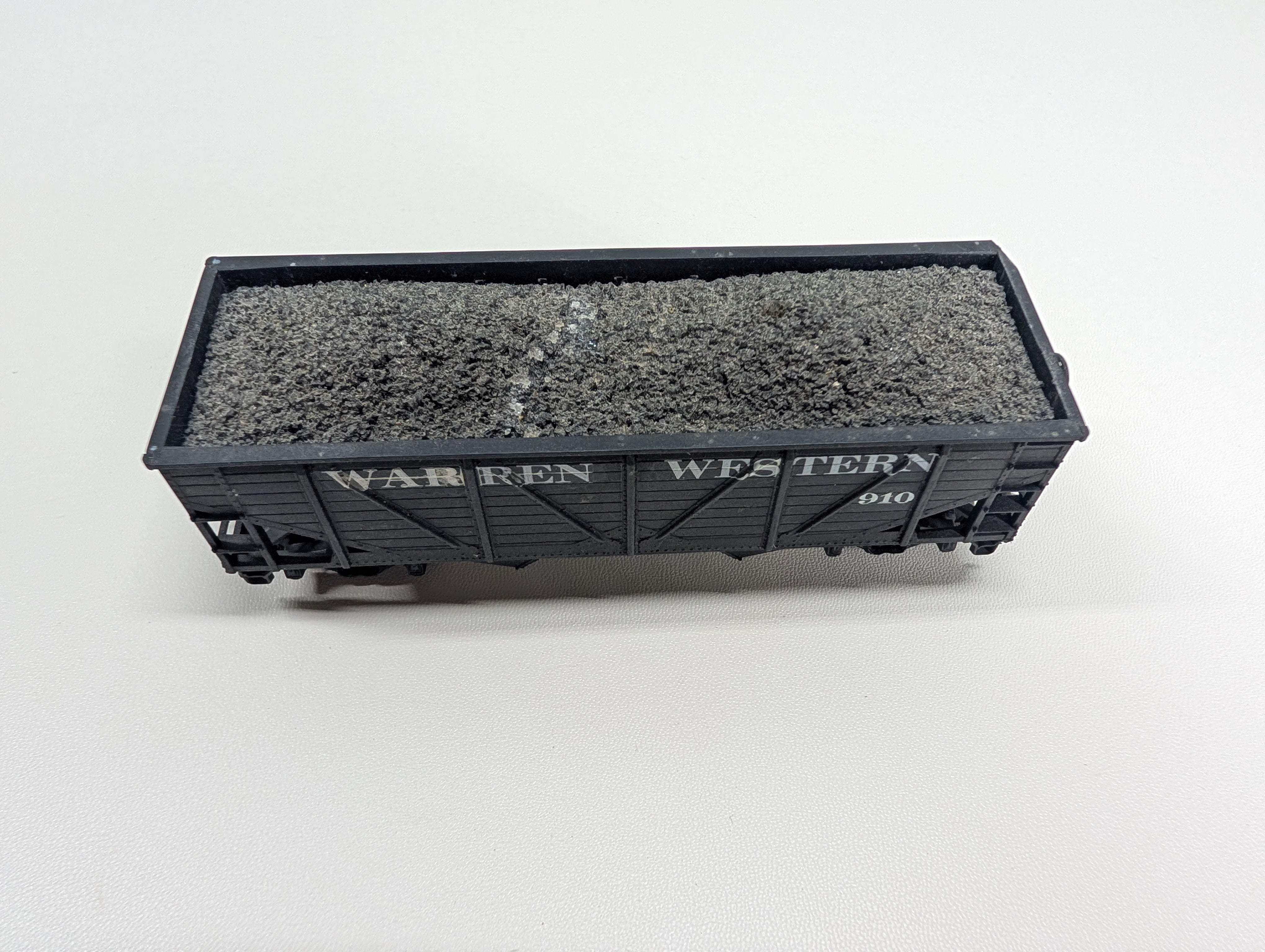 USED Athearn HO Scale 2 Bay OB Hopper w/ Load Warren Western #910 Decal