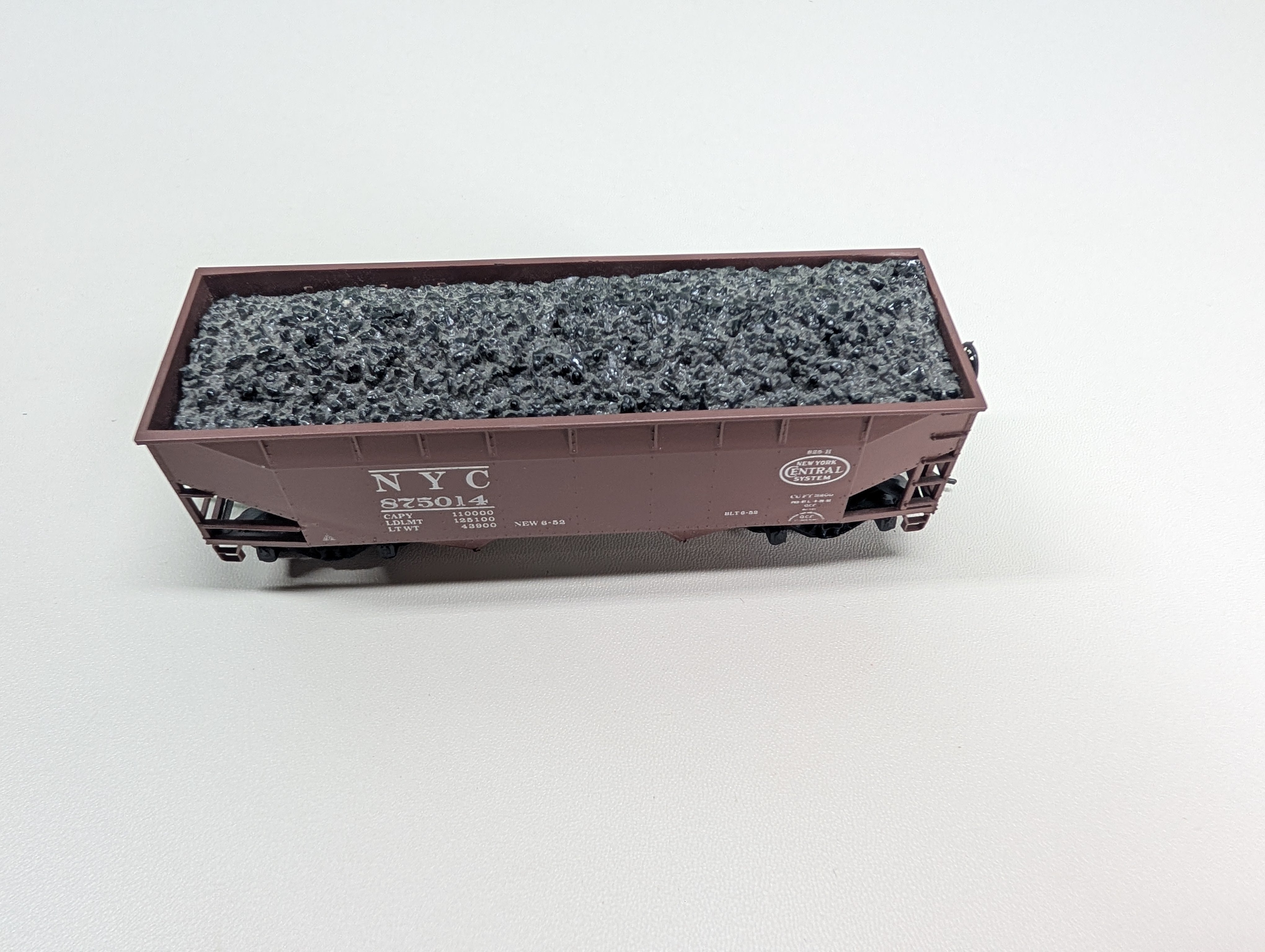 USED Athearn HO Scale 2 Bay Hopper w/ Load New York Central NYC #875014