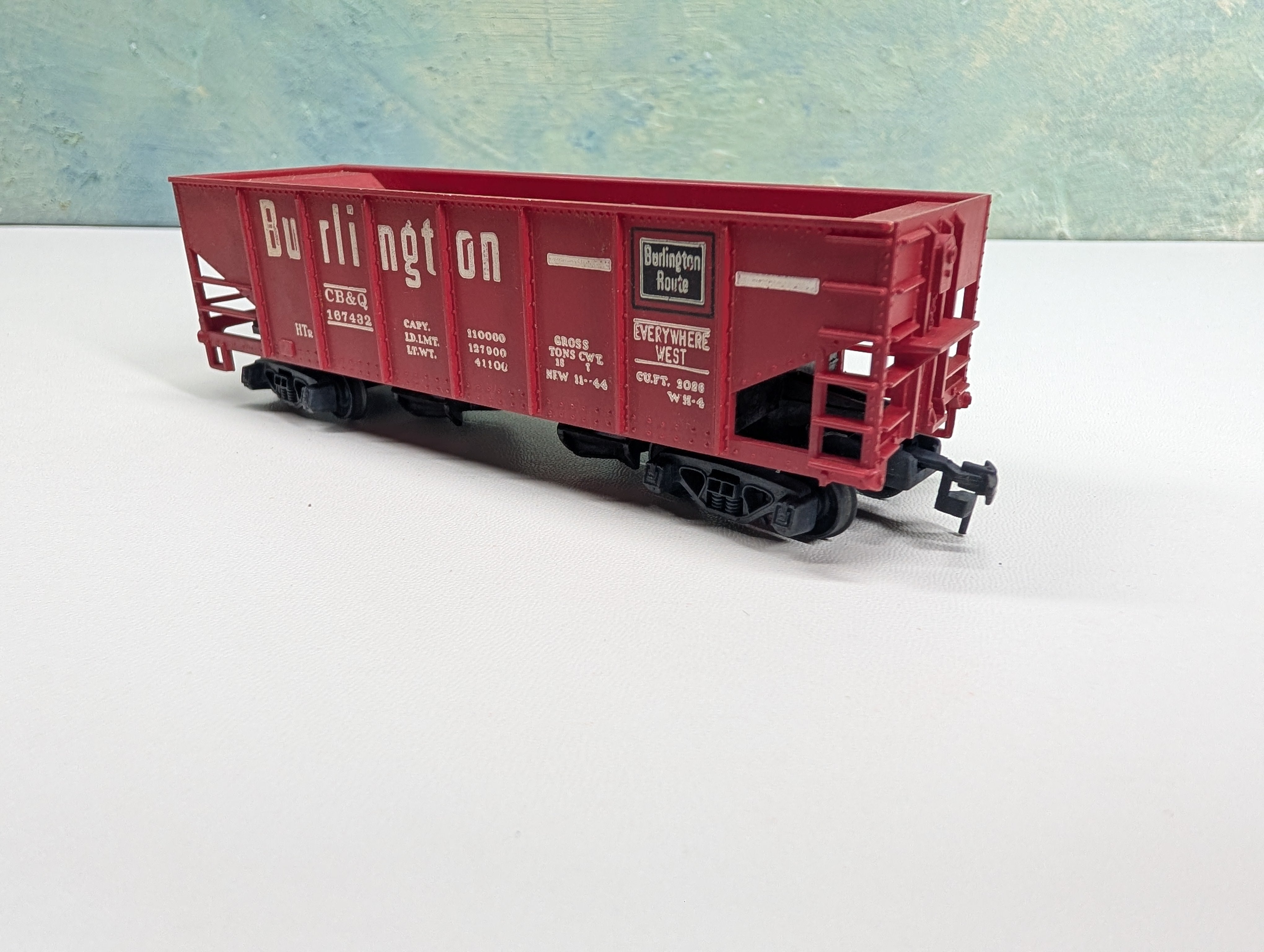 USED Tyco HO Scale Operating 2 Bay Hopper Burlington CB&Q #167432