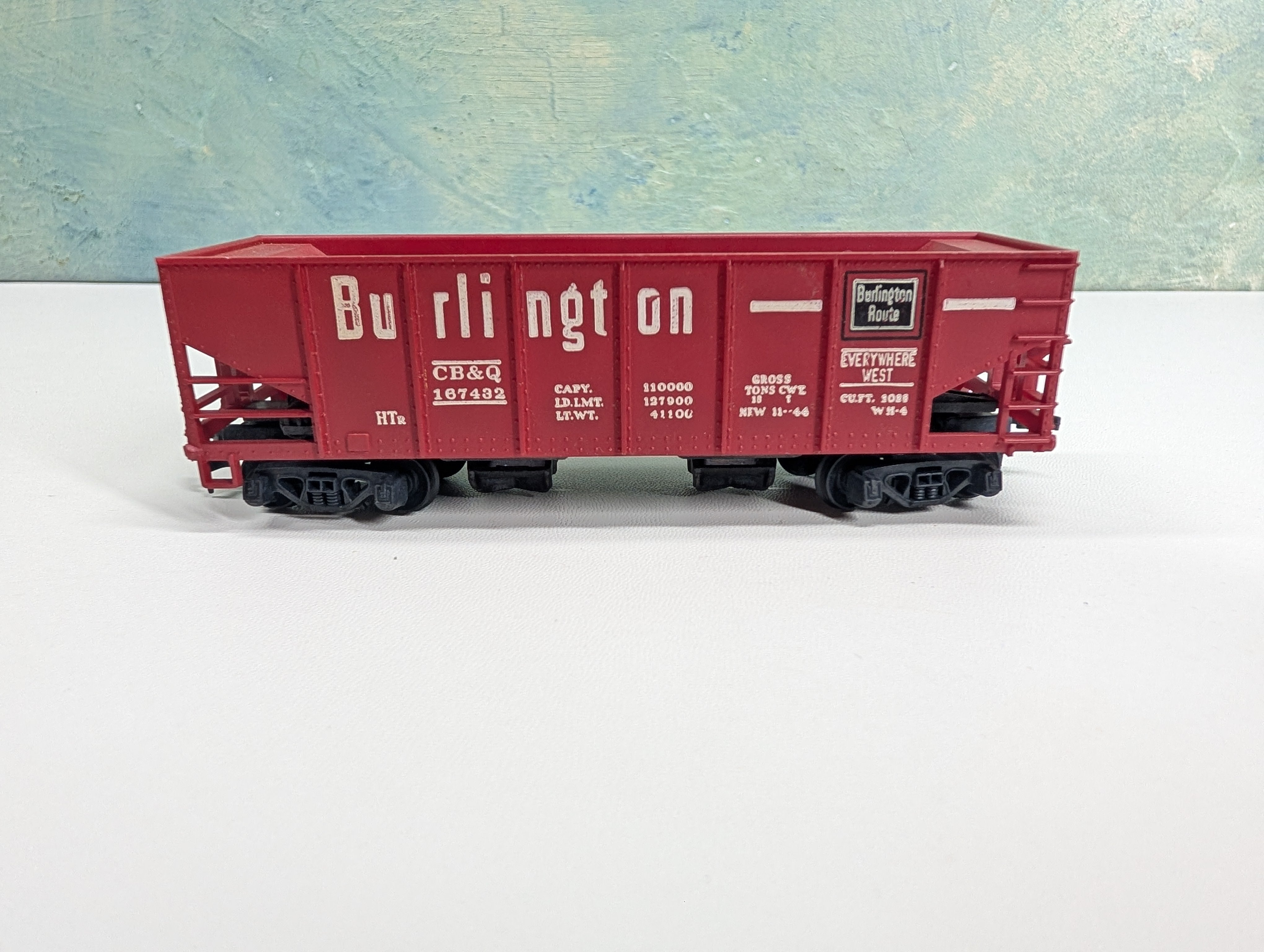 USED Tyco HO Scale Operating 2 Bay Hopper Burlington CB&Q #167432