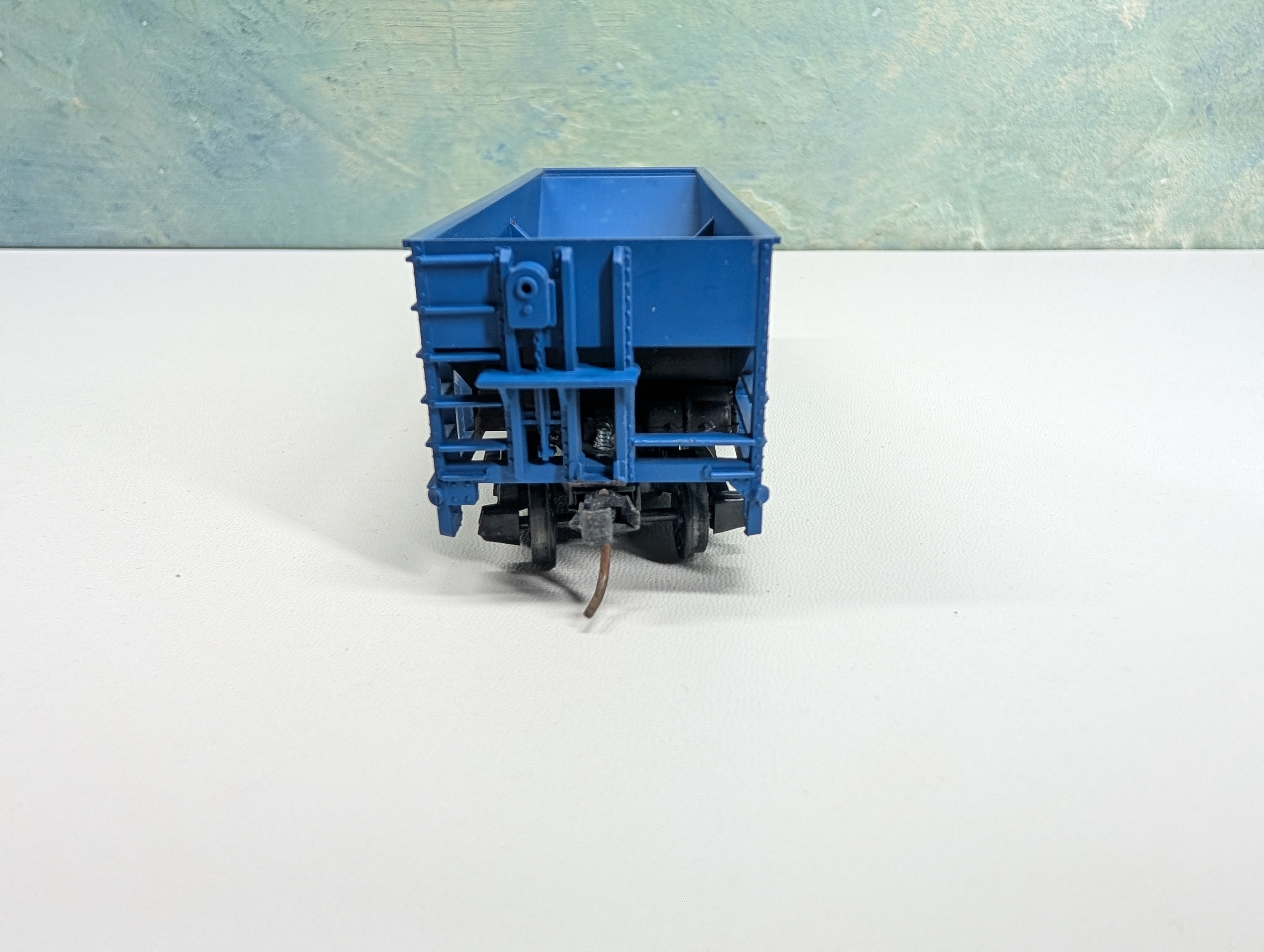 USED Tyco HO Scale Operating 2 Bay Hopper Boston and Maine BM #10056