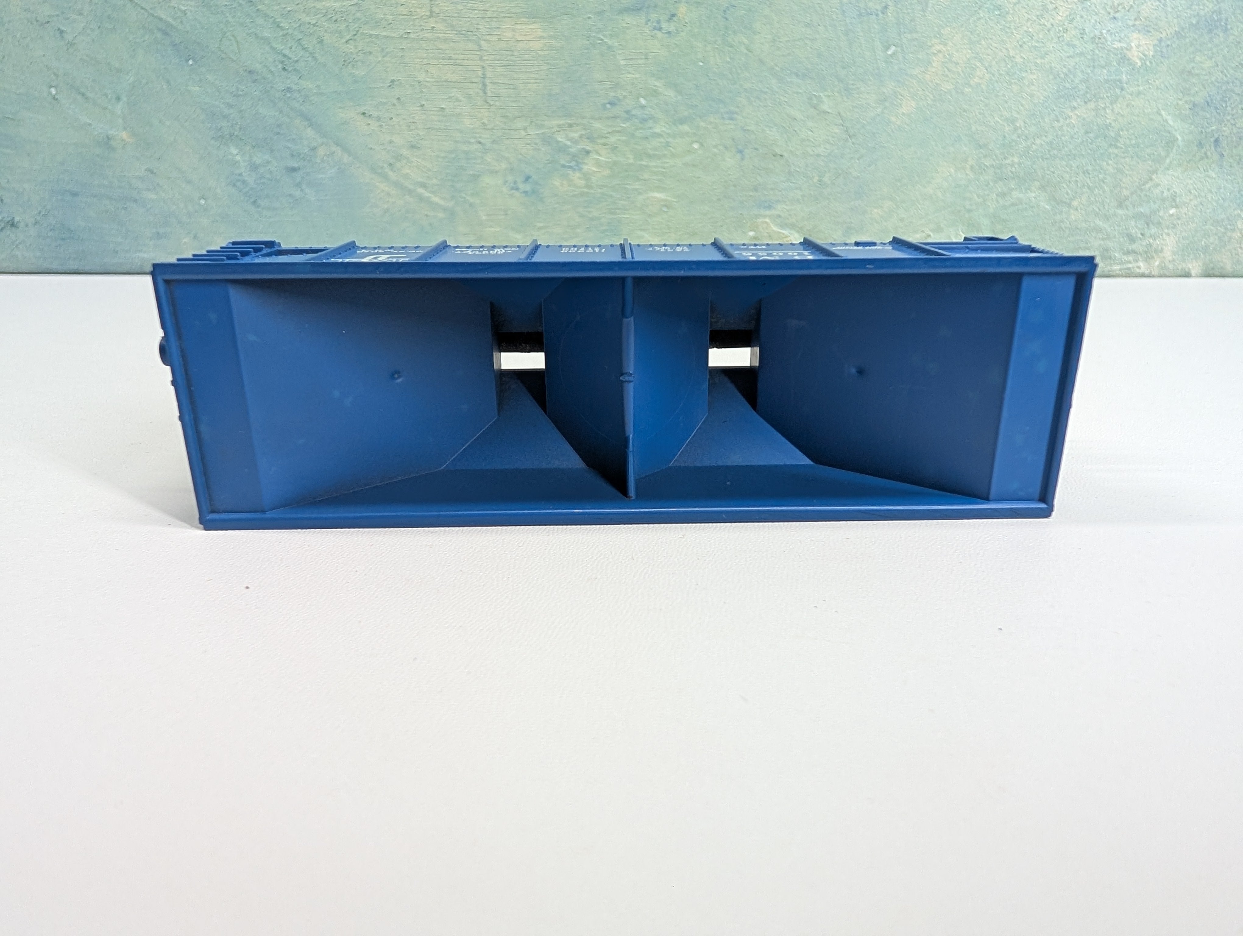 USED Tyco HO Scale Operating 2 Bay Hopper Boston and Maine BM #10056