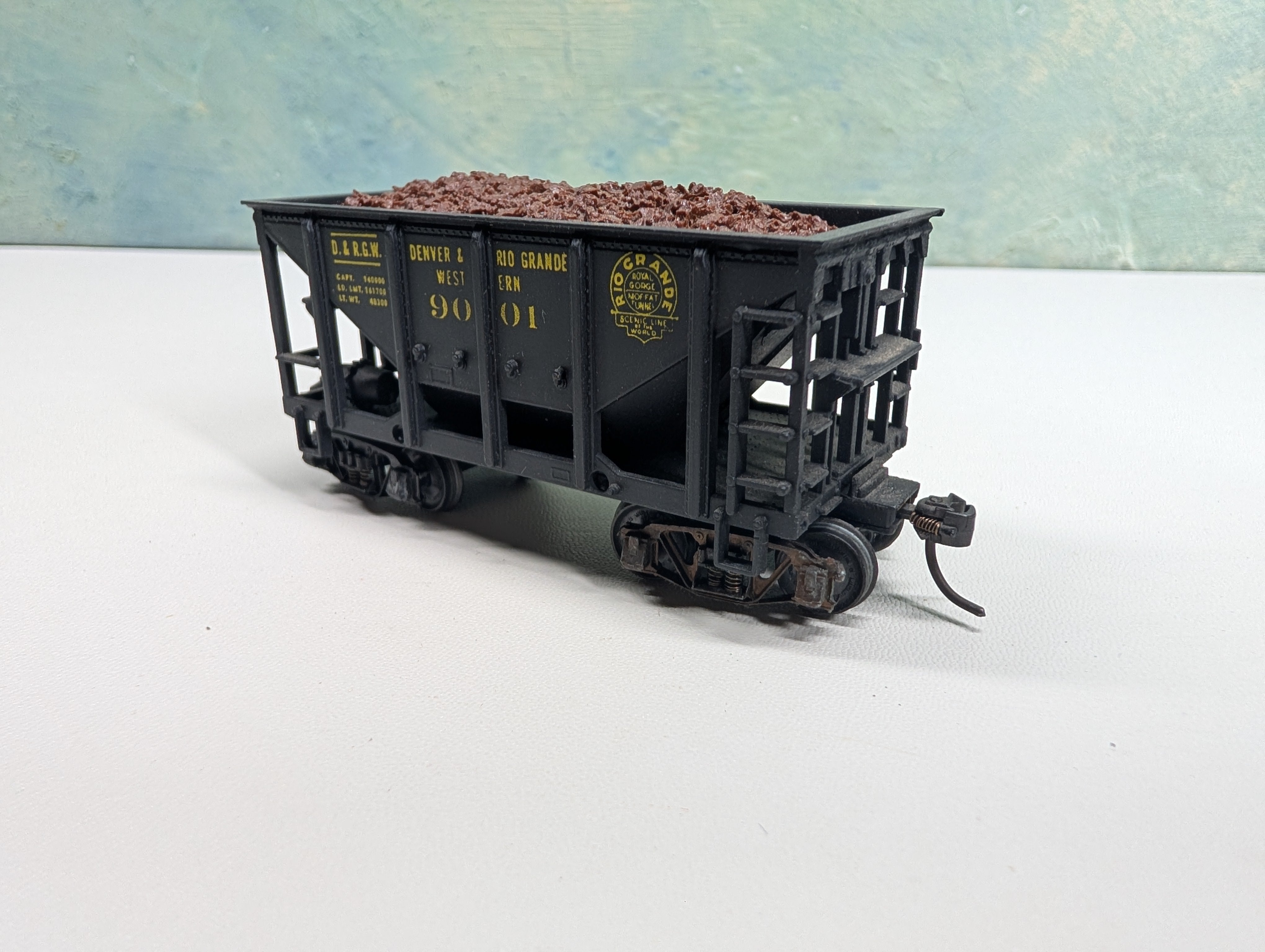USED Roundhouse HO Scale Ore Car w/ Load Rio Grande D&RGW #9001 Metal Wheels