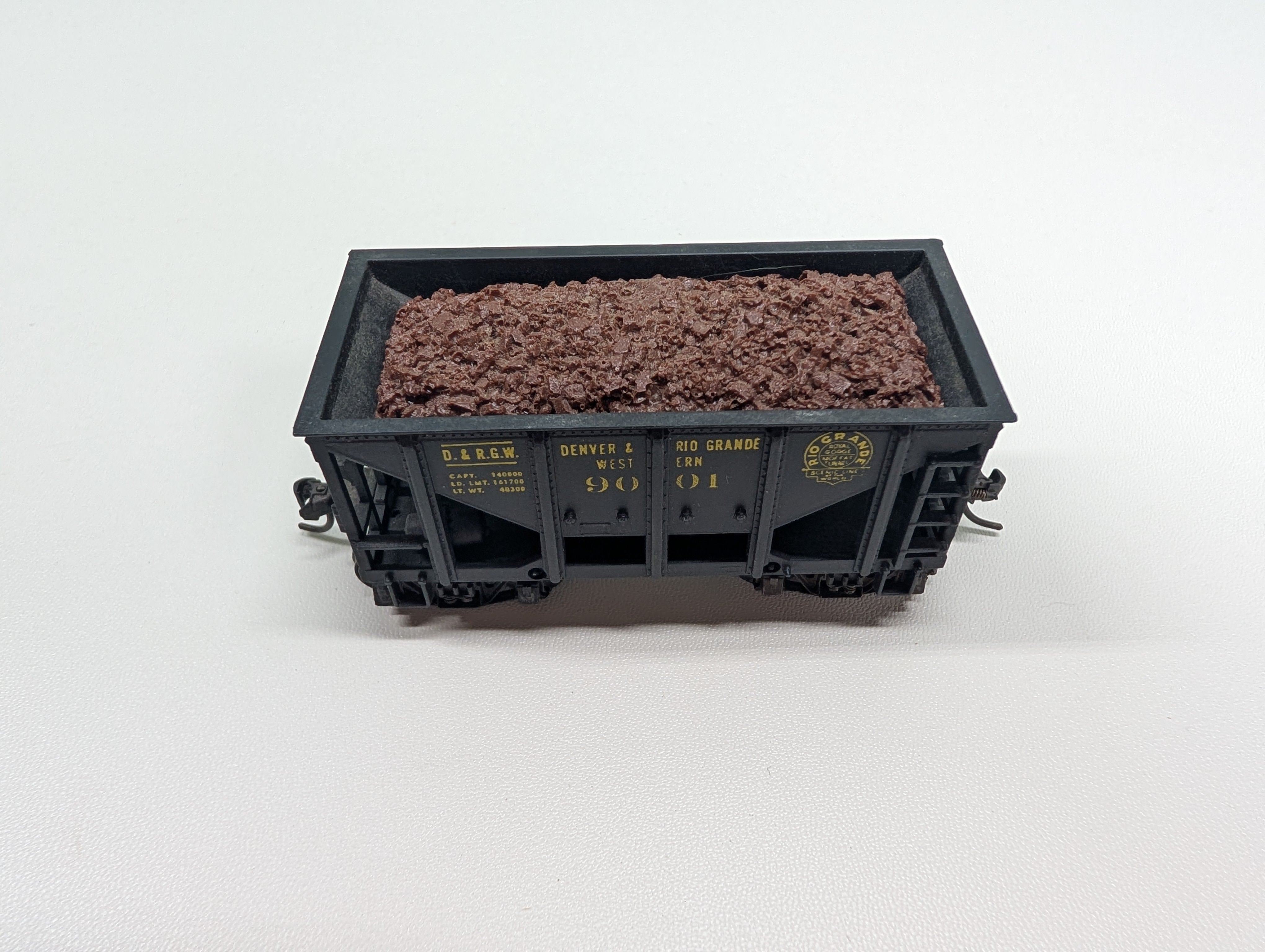 USED Roundhouse HO Scale Ore Car w/ Load Rio Grande D&RGW #9001 Metal Wheels