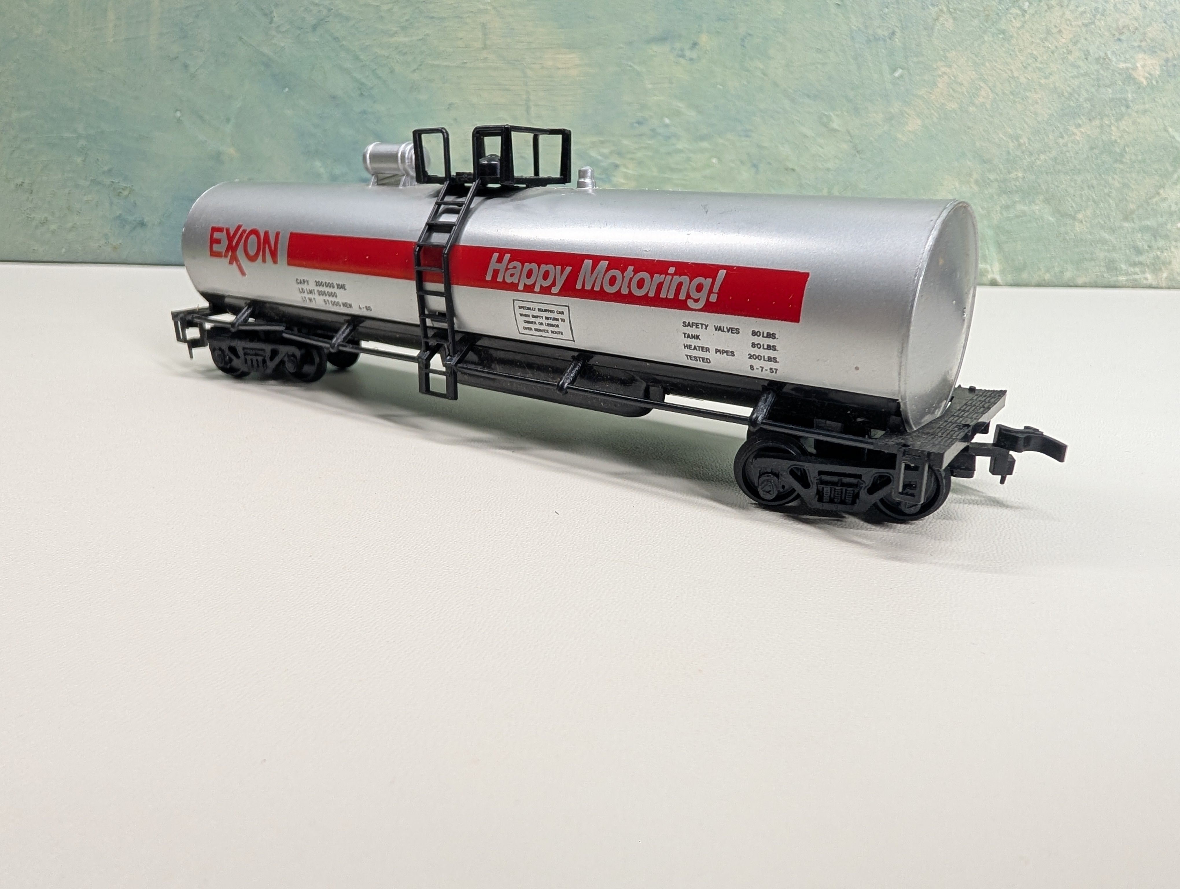 USED AHM HO Scale 50' Tank Car Exxon