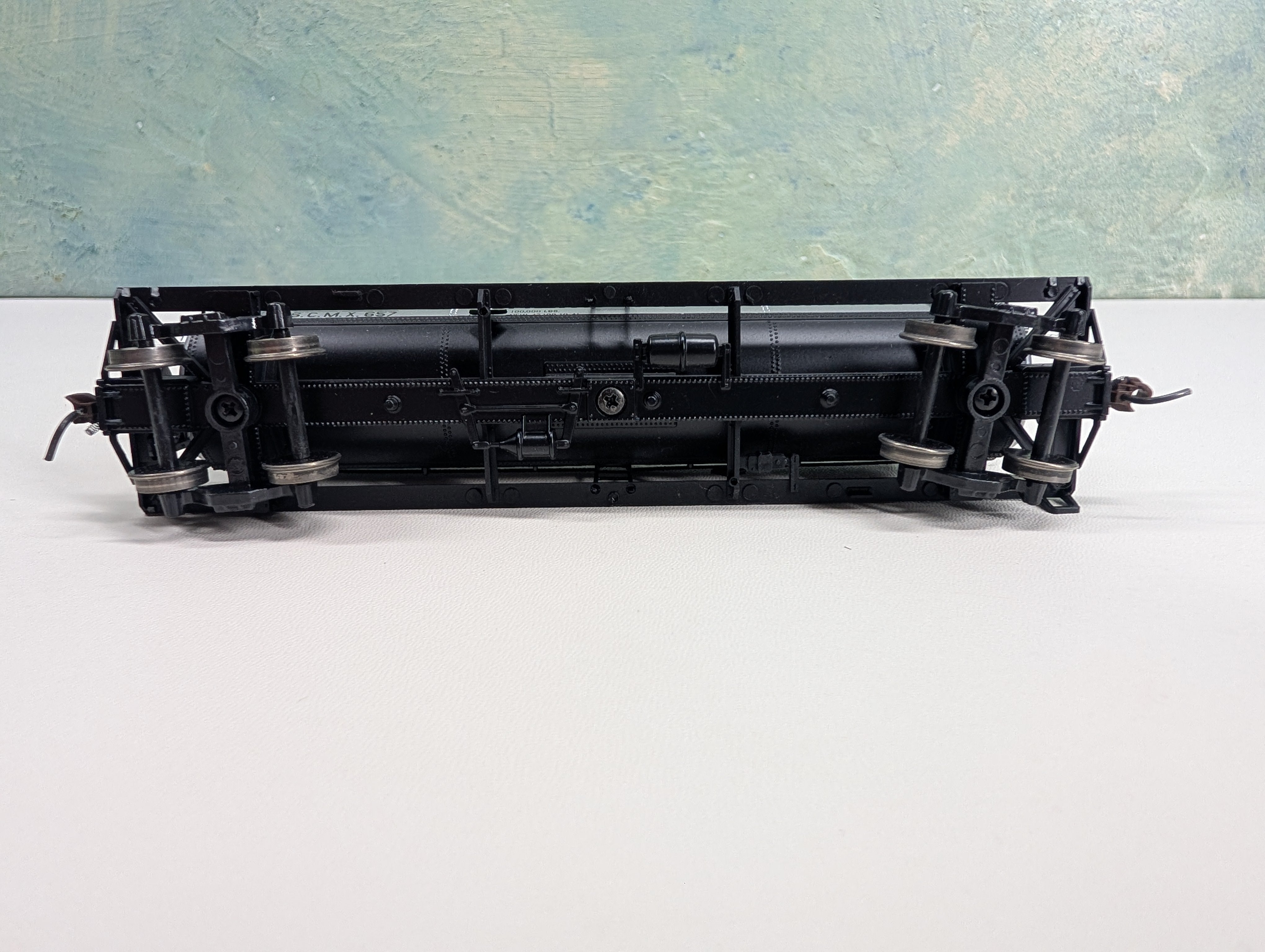 USED Athearn HO Scale Triple Dome Tank Car Shell SCMX #657 Metal Wheels
