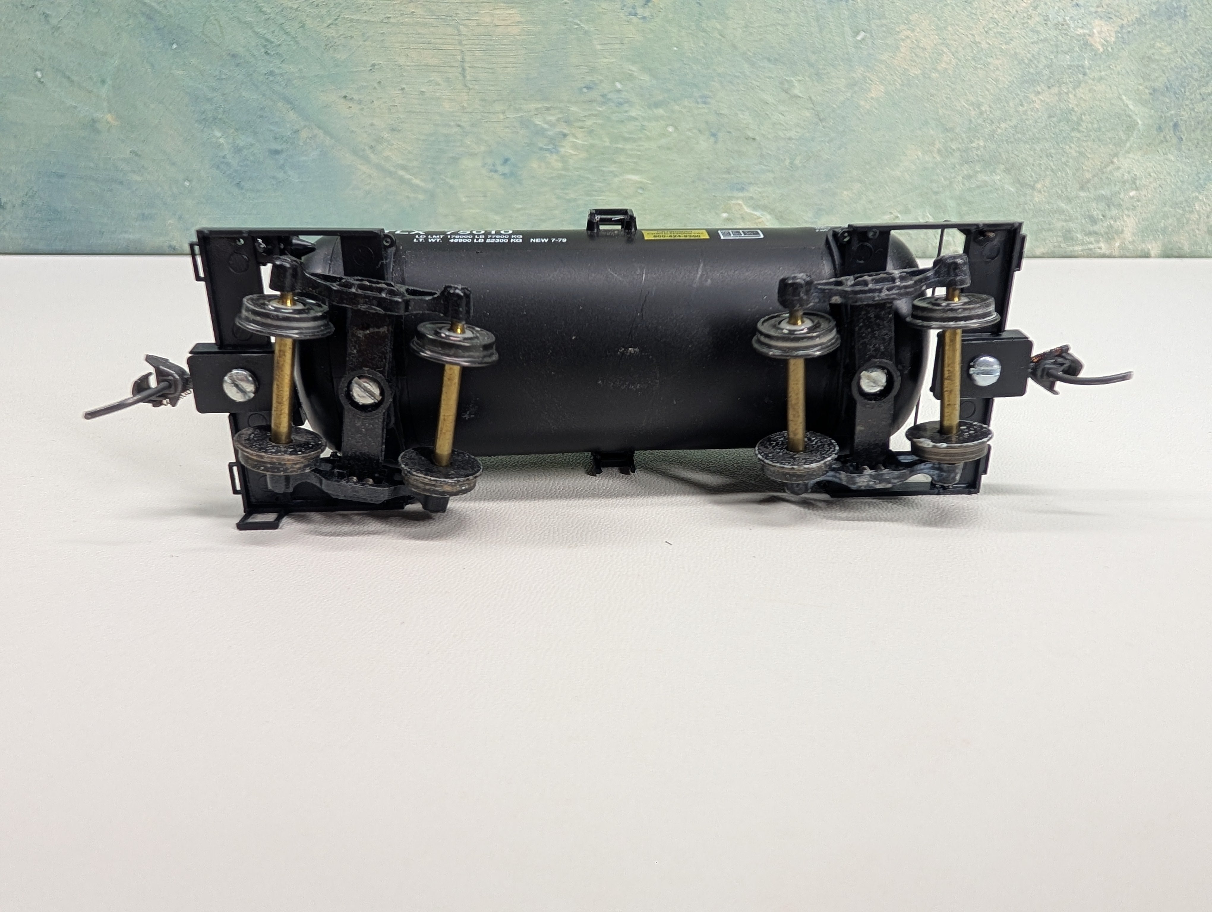 USED Walthers HO Scale Shorty Tank Car UTLX #75010