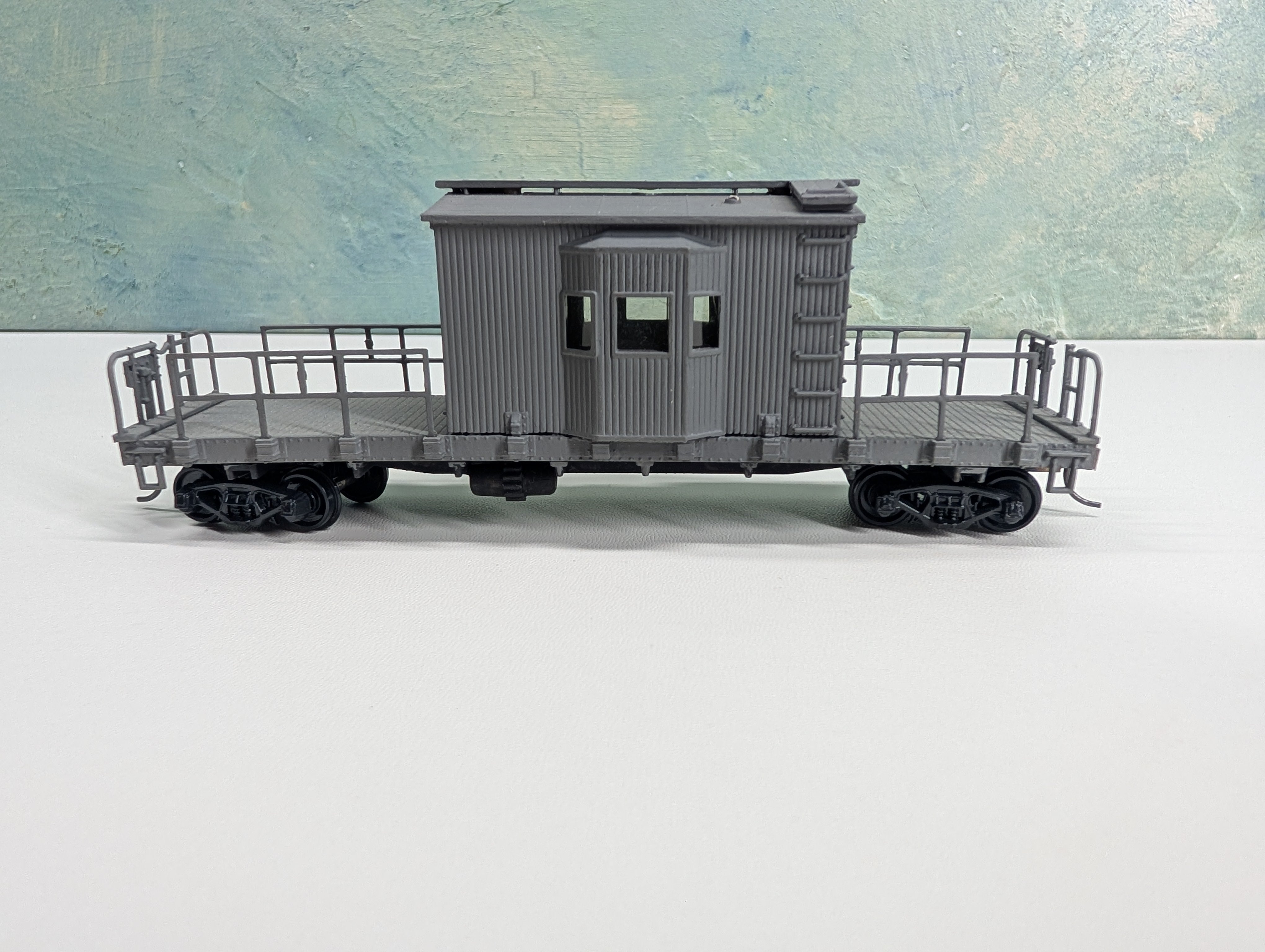 USED HO Scale Undecorated MOW Transfer Caboose, Bay Window