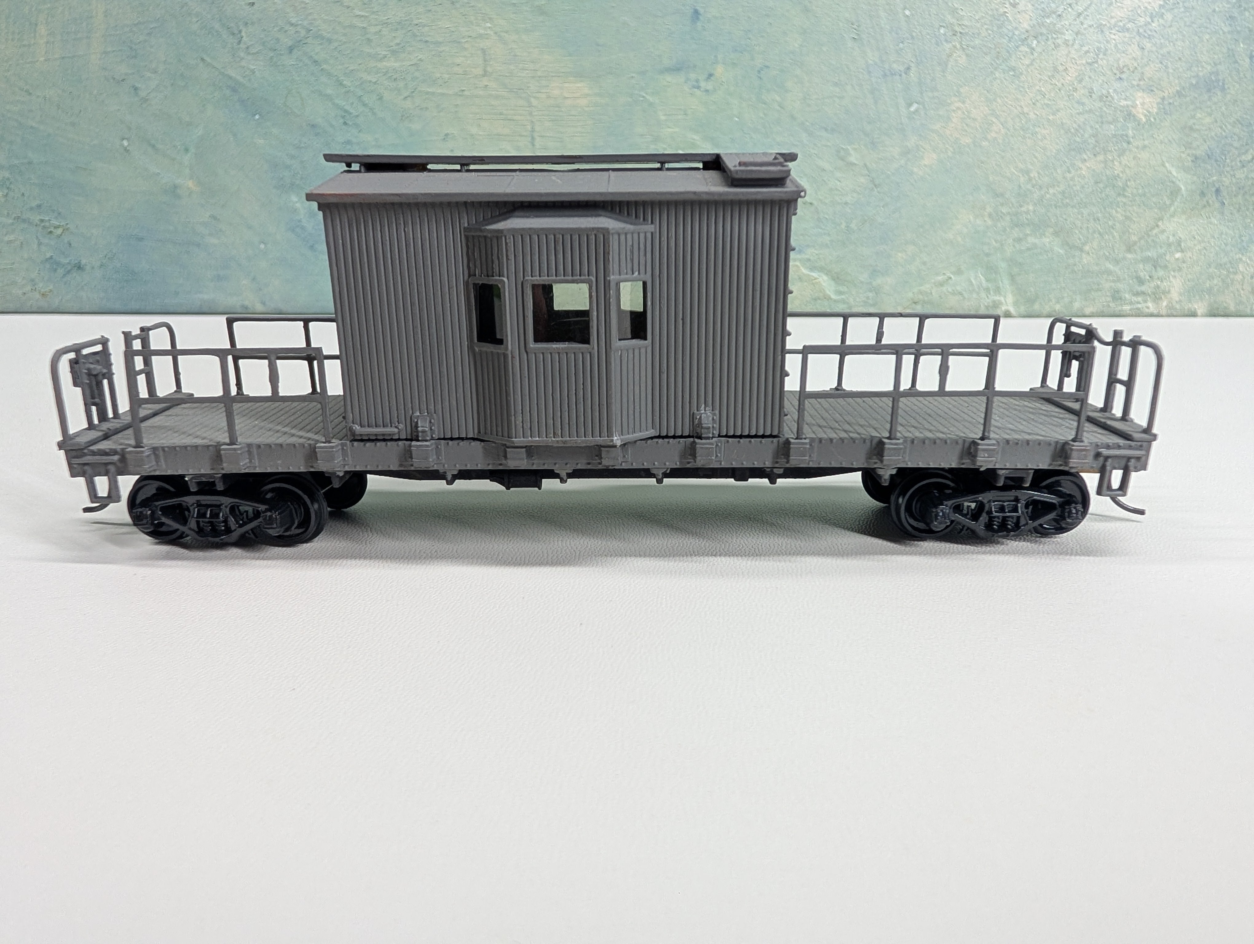 USED HO Scale Undecorated MOW Transfer Caboose, Bay Window