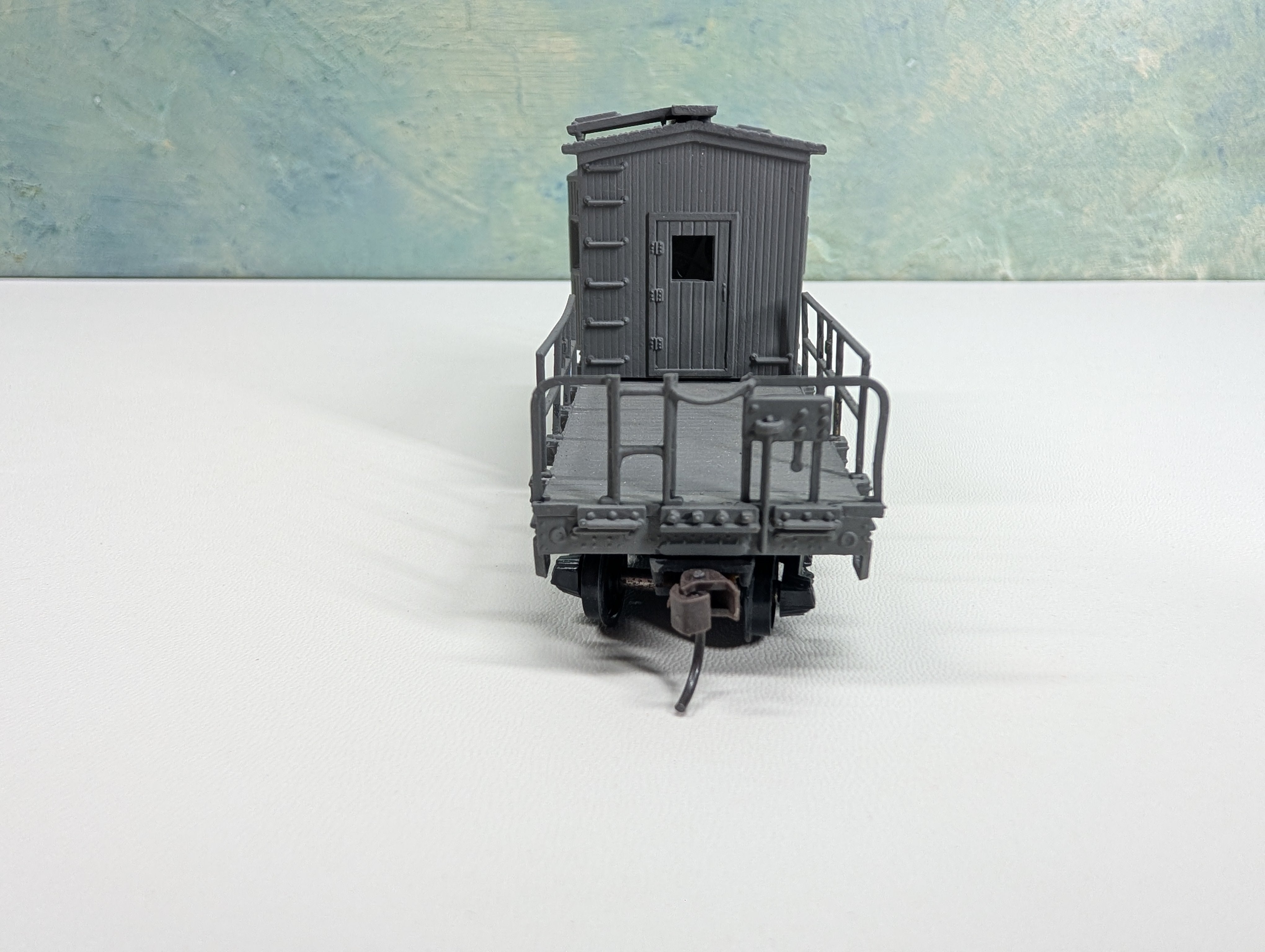 USED HO Scale Undecorated MOW Transfer Caboose, Bay Window