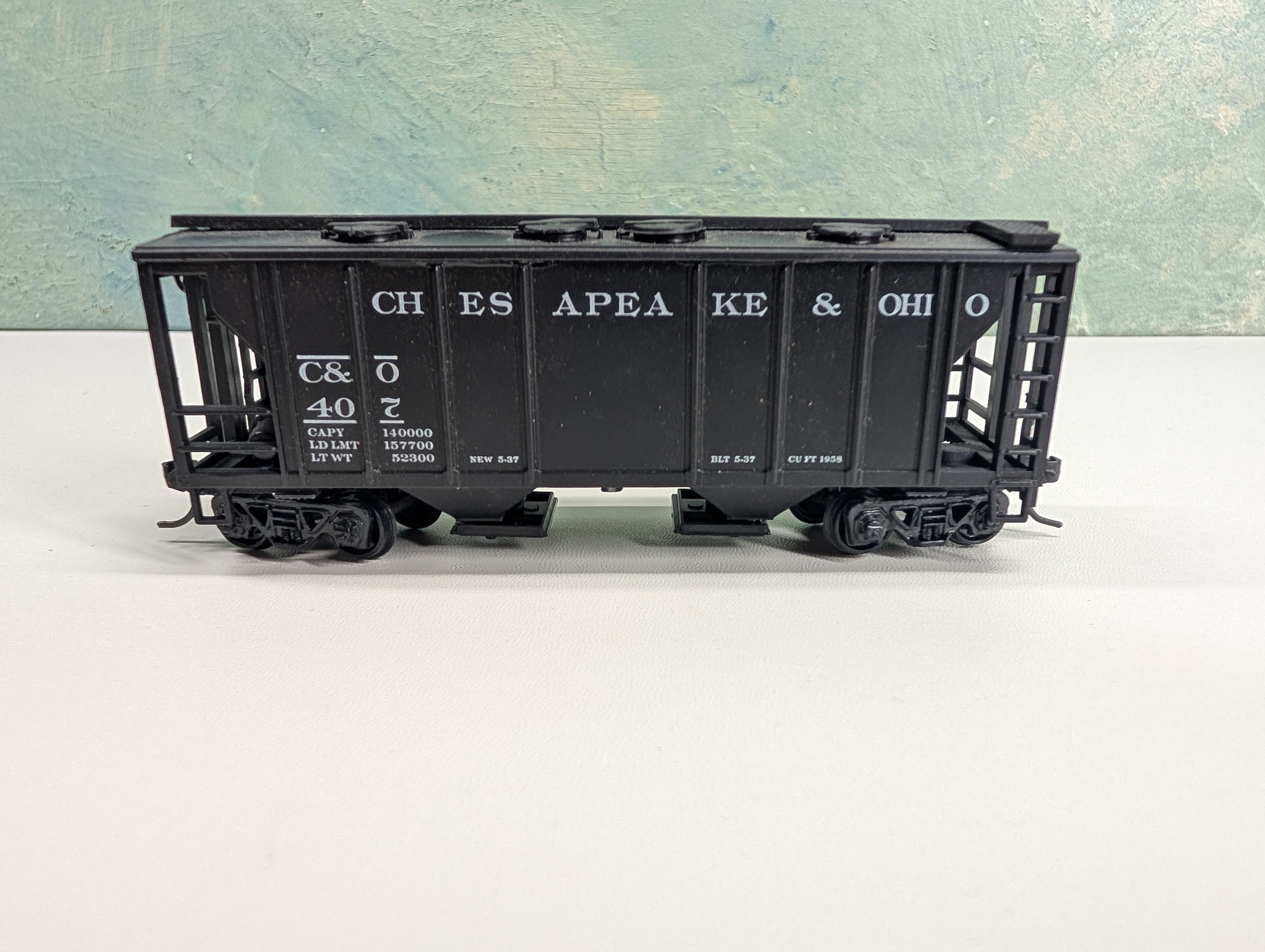 USED Roundhouse HO Scale 2 Bay Covered Hopper Chesapeake and Ohio C&O #407