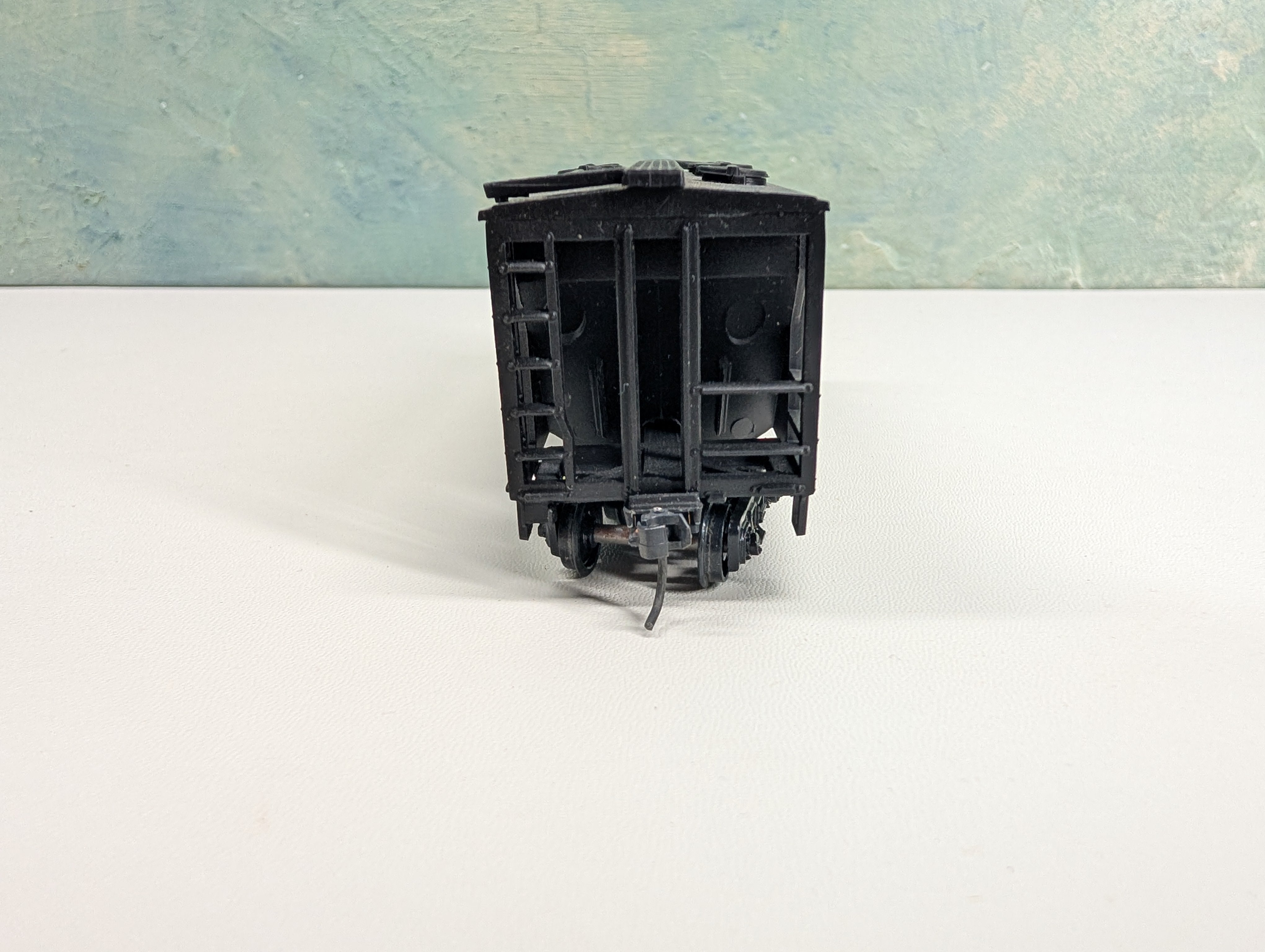 USED Roundhouse HO Scale 2 Bay Covered Hopper Chesapeake and Ohio C&O #407