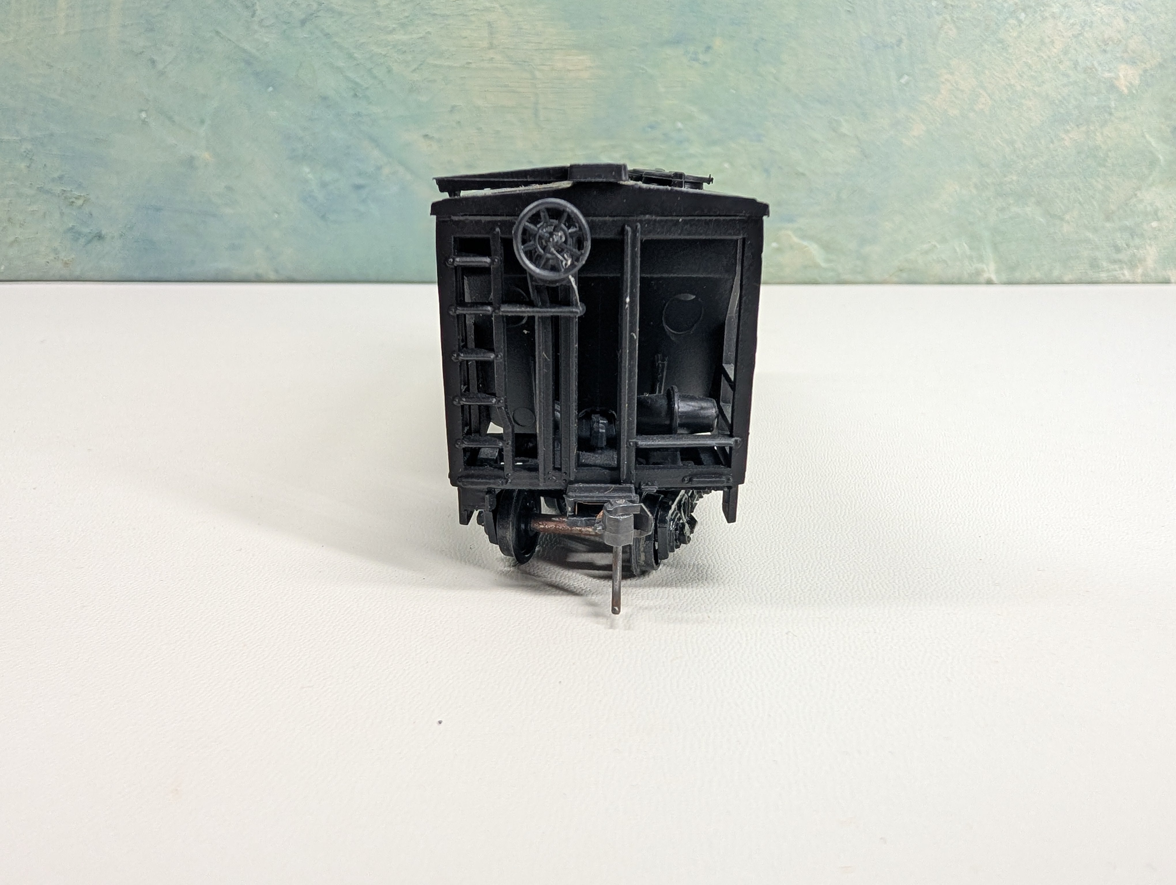 USED Roundhouse HO Scale 2 Bay Covered Hopper Chesapeake and Ohio C&O #407