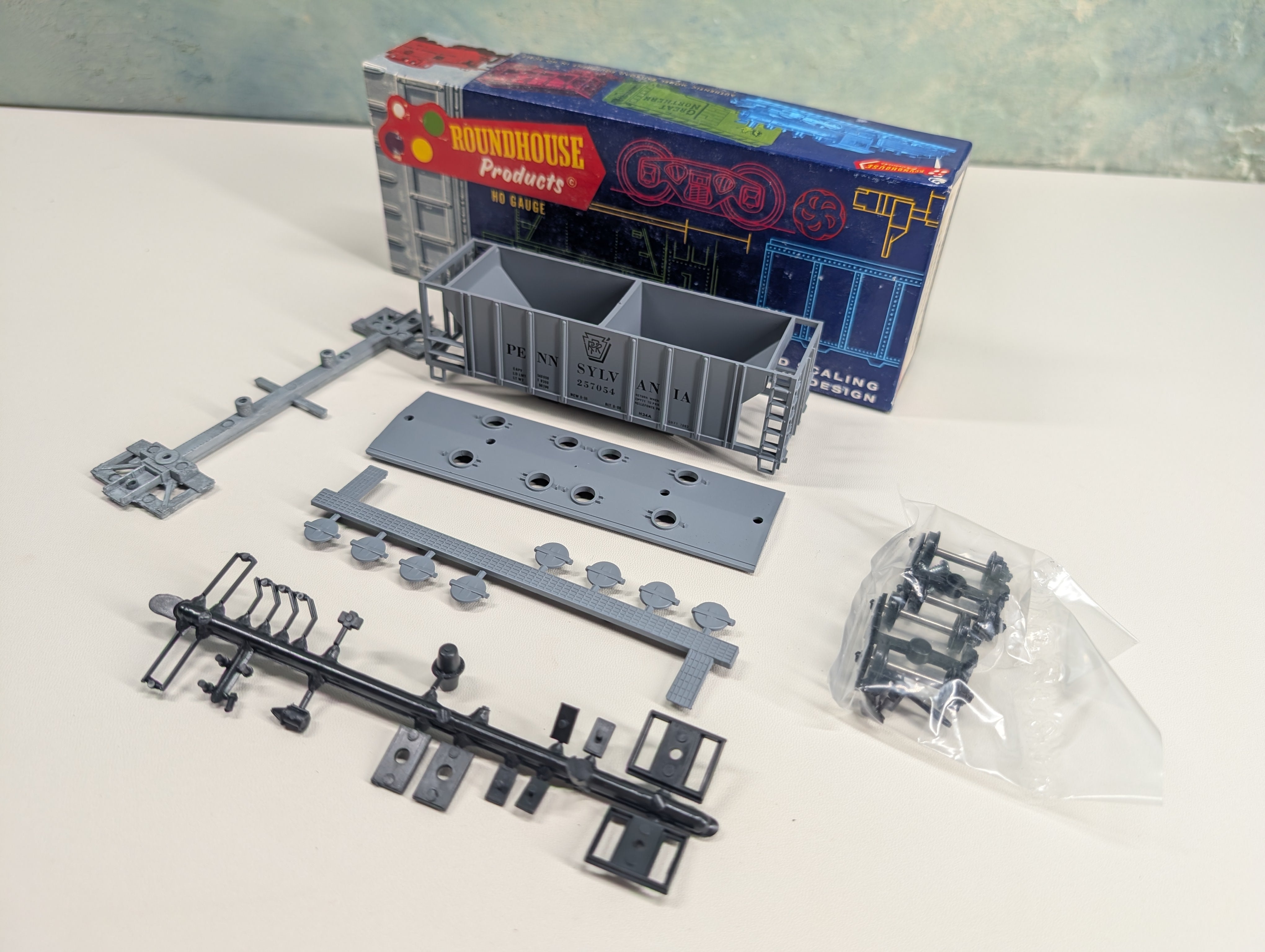 USED Roundhouse HO Scale 2 Bay Covered Hopper Pennsylvania PRR #257054 KIT