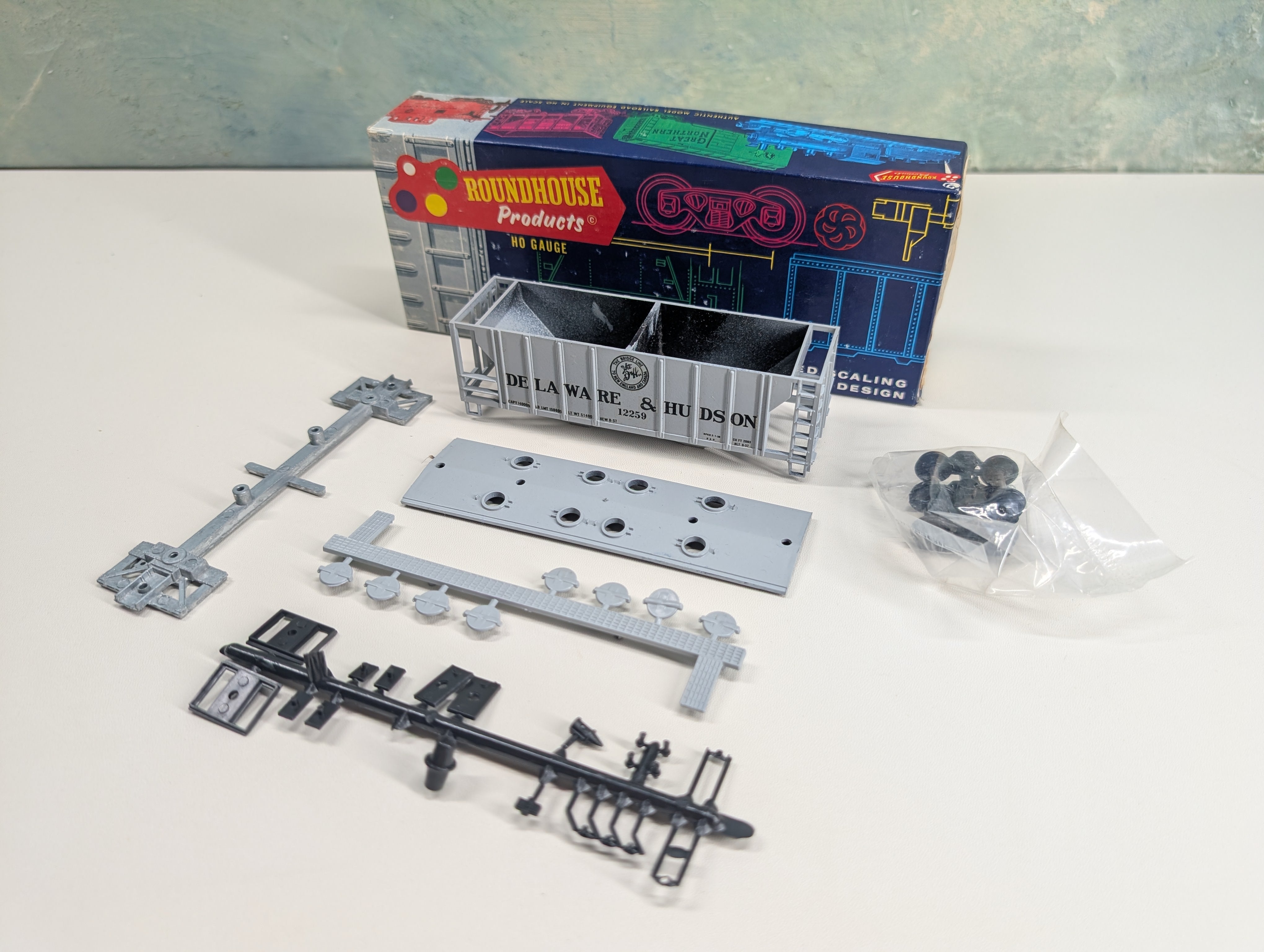 USED Roundhouse HO Scale 2 Bay Covered Hopper Delaware and Hudson D&H #12259 Decals KIT