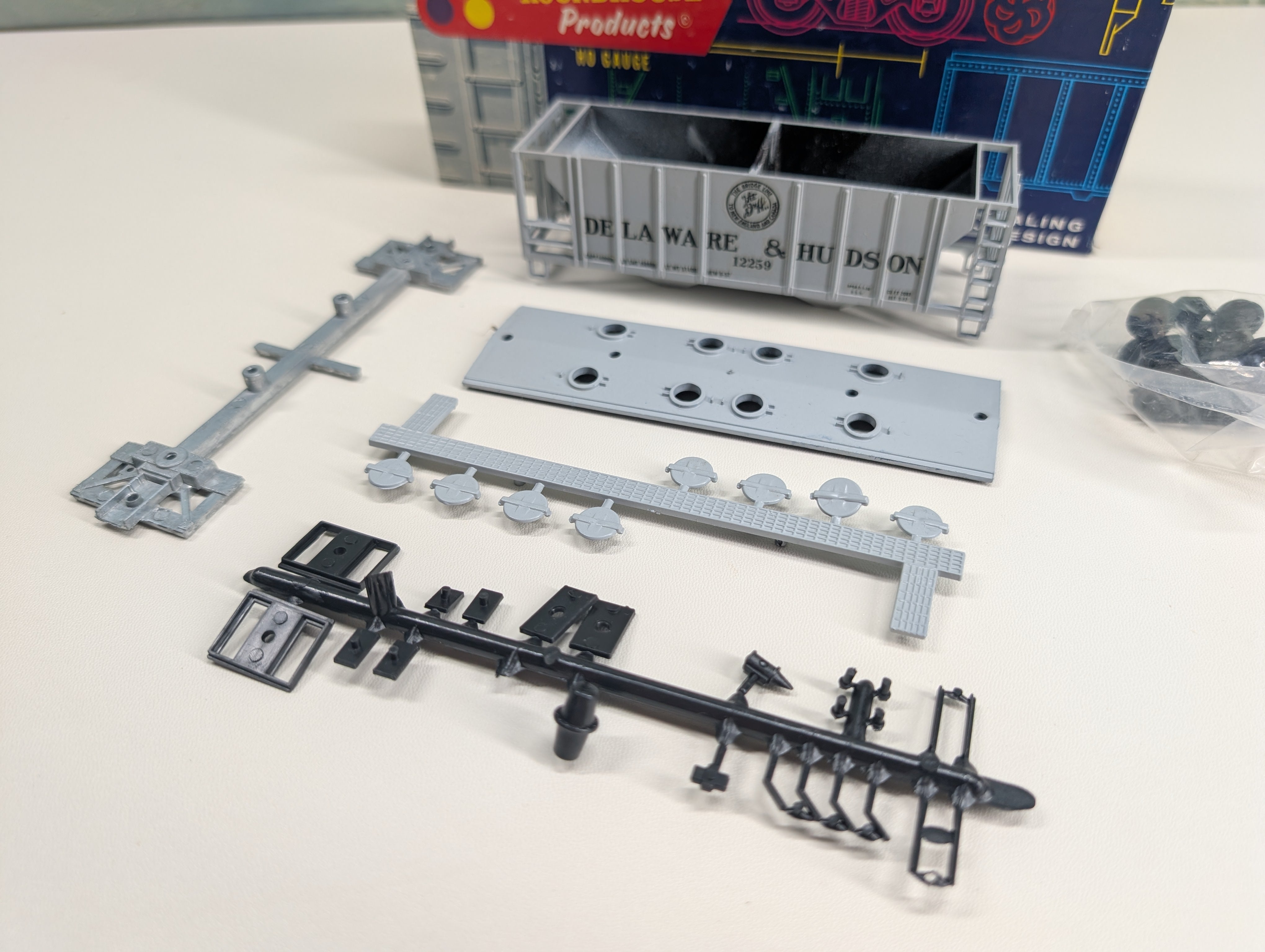 USED Roundhouse HO Scale 2 Bay Covered Hopper Delaware and Hudson D&H #12259 Decals KIT