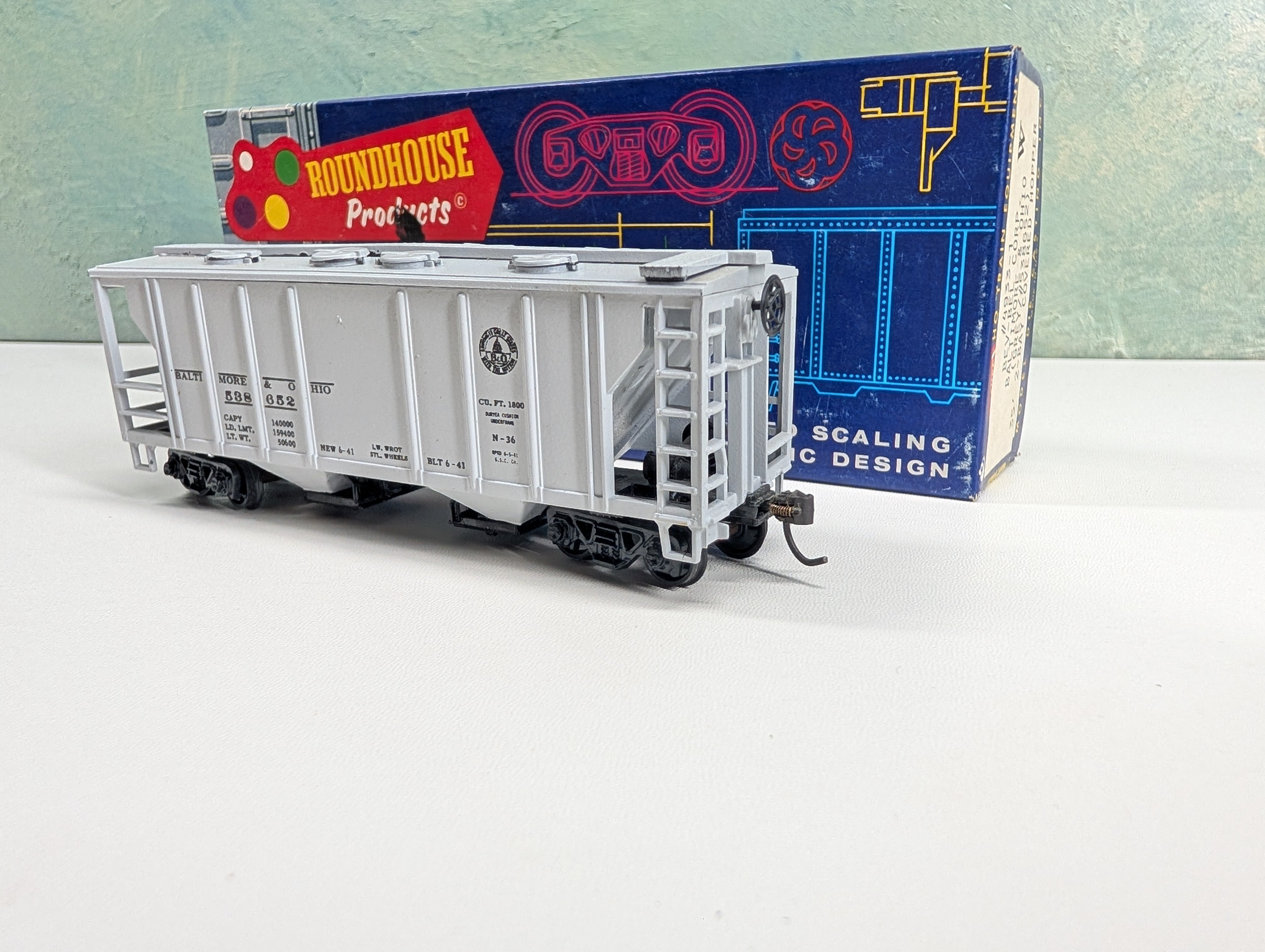 USED Roundhouse HO Scale 2 Bay Covered Hopper Baltimore and Ohio B&O #538652 Bev-Bel