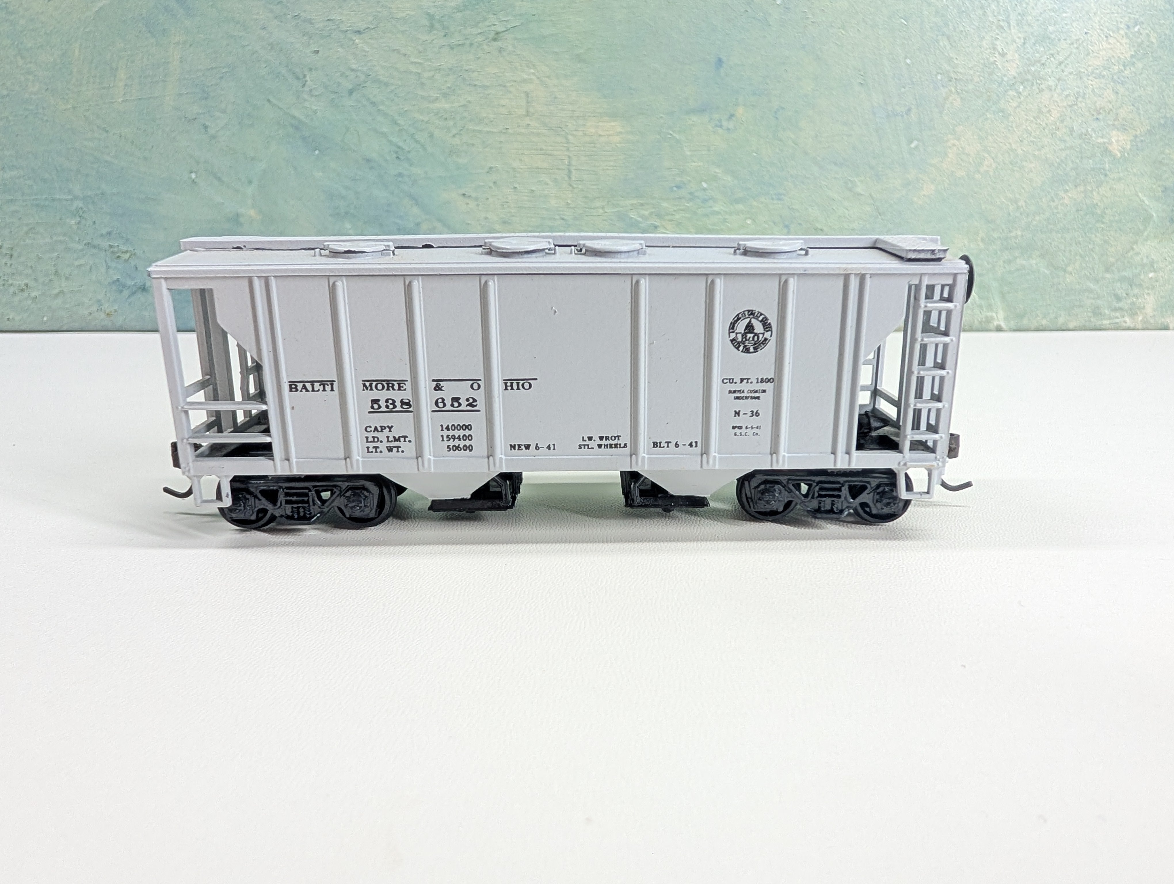 USED Roundhouse HO Scale 2 Bay Covered Hopper Baltimore and Ohio B&O #538652 Bev-Bel