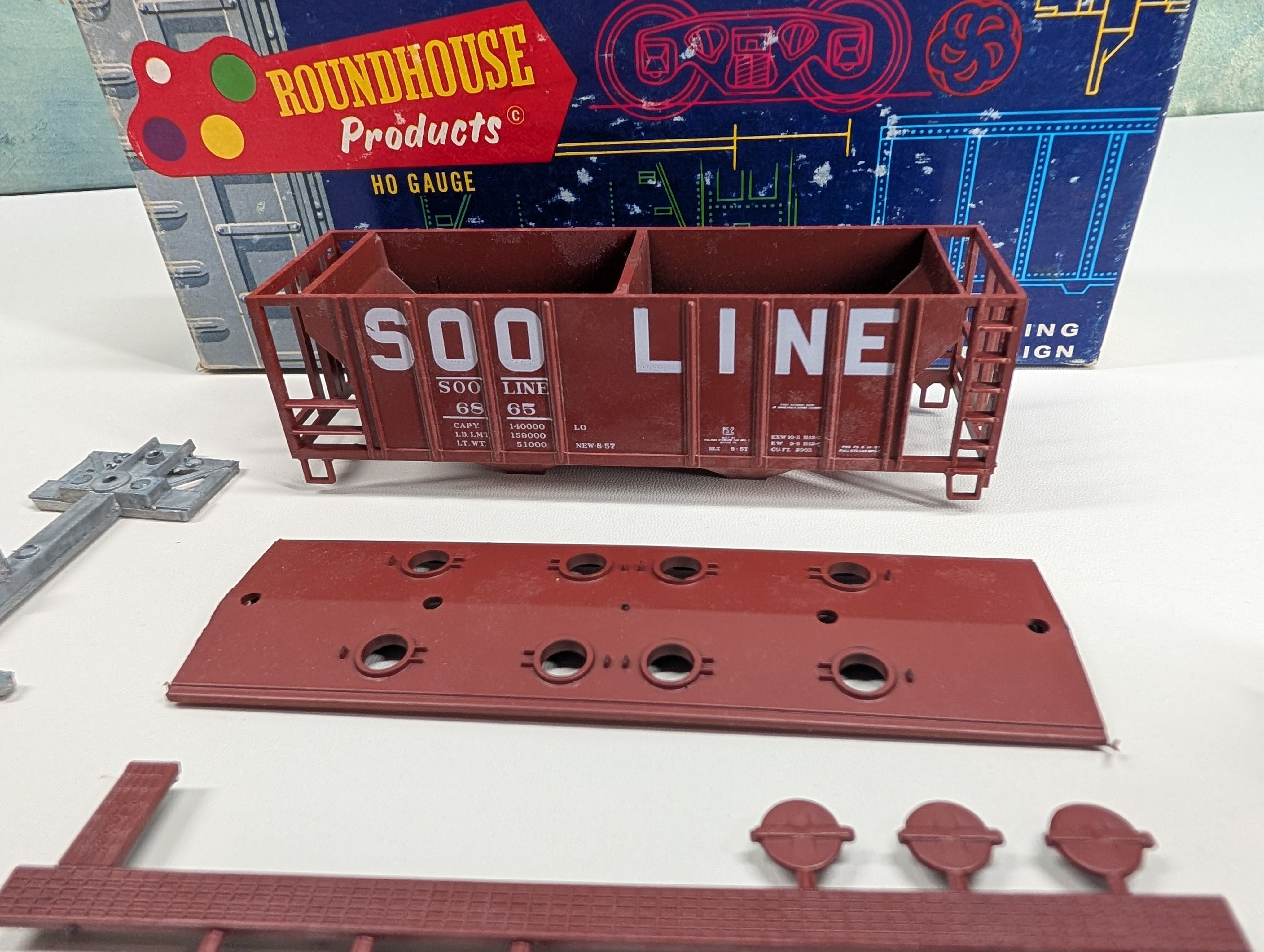 USED Roundhouse HO Scale 2 Bay Covered Hopper SOO Line #6865 Limited-Run KIT
