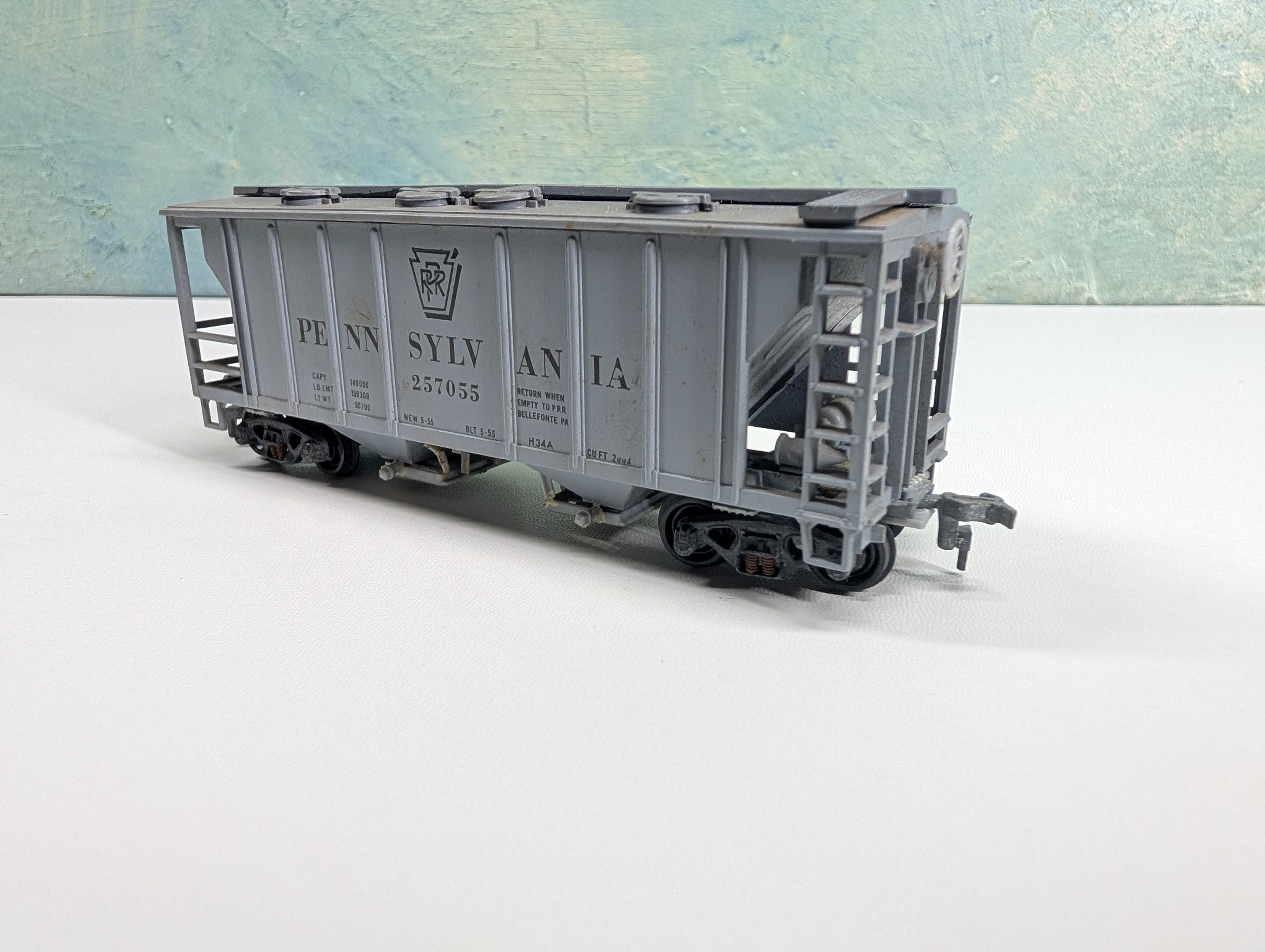 USED Roundhouse HO Scale 2 Bay Covered Hopper Pennsylvania PRR #257055