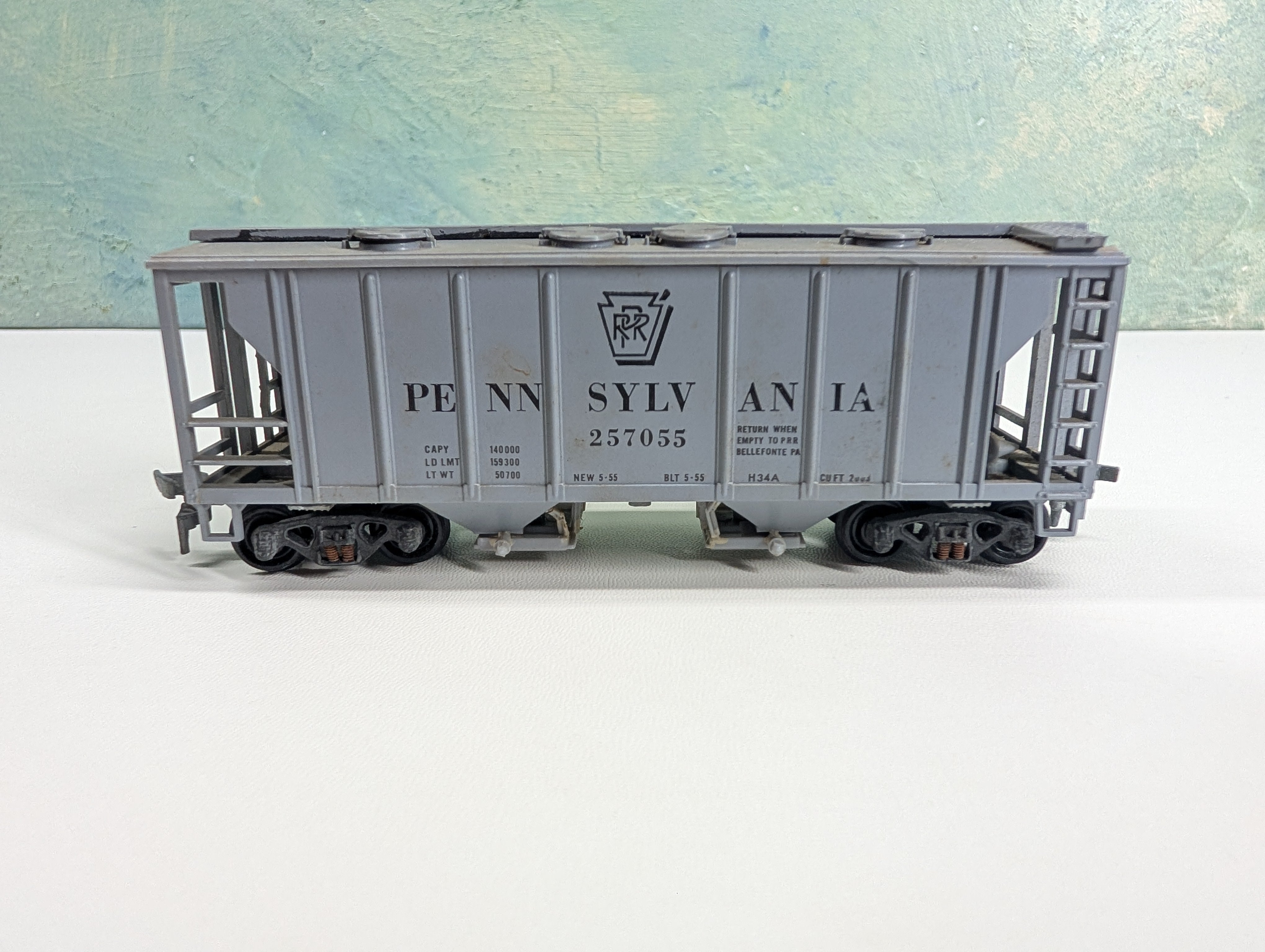 USED Roundhouse HO Scale 2 Bay Covered Hopper Pennsylvania PRR #257055