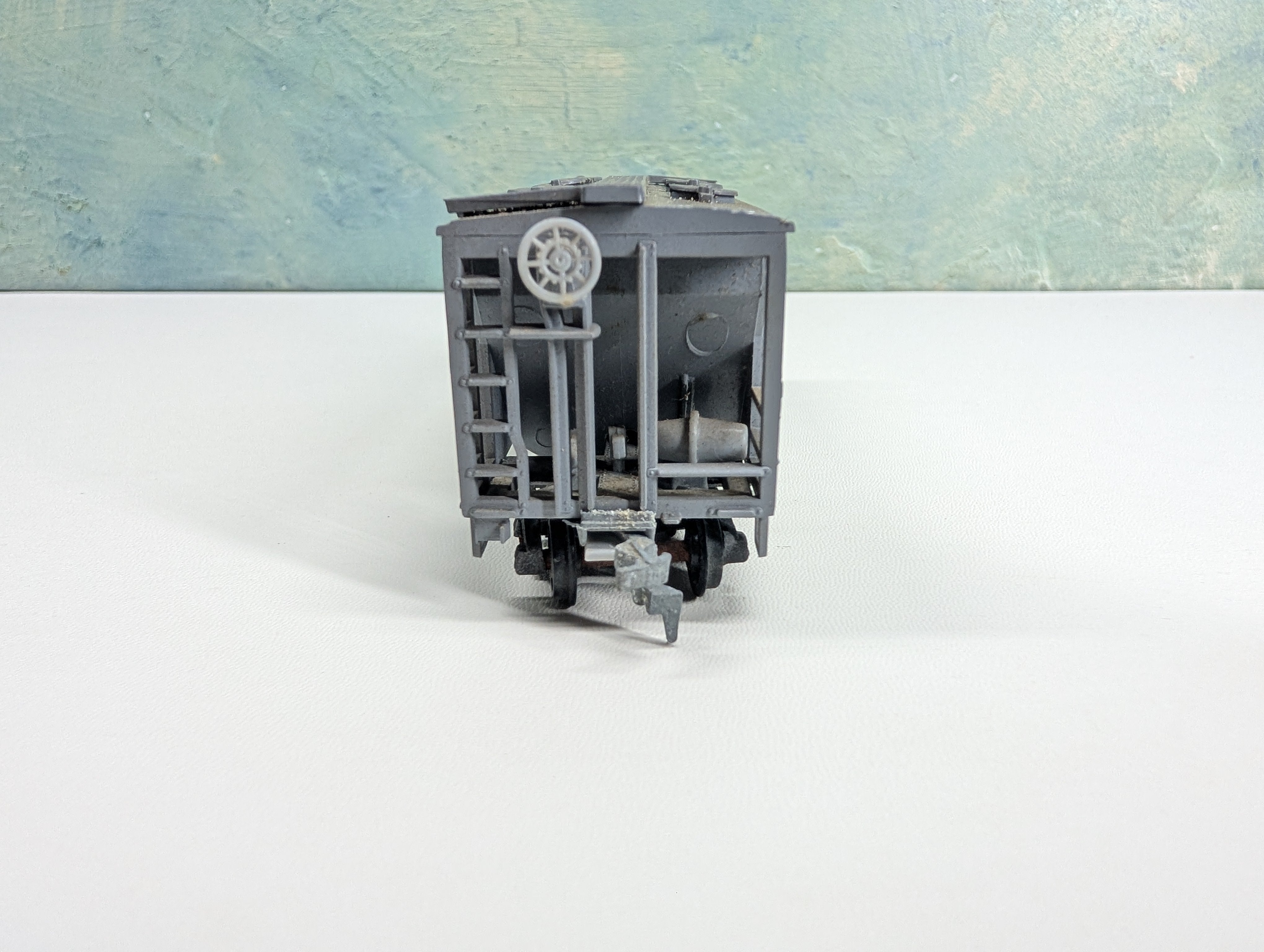 USED Roundhouse HO Scale 2 Bay Covered Hopper Pennsylvania PRR #257055