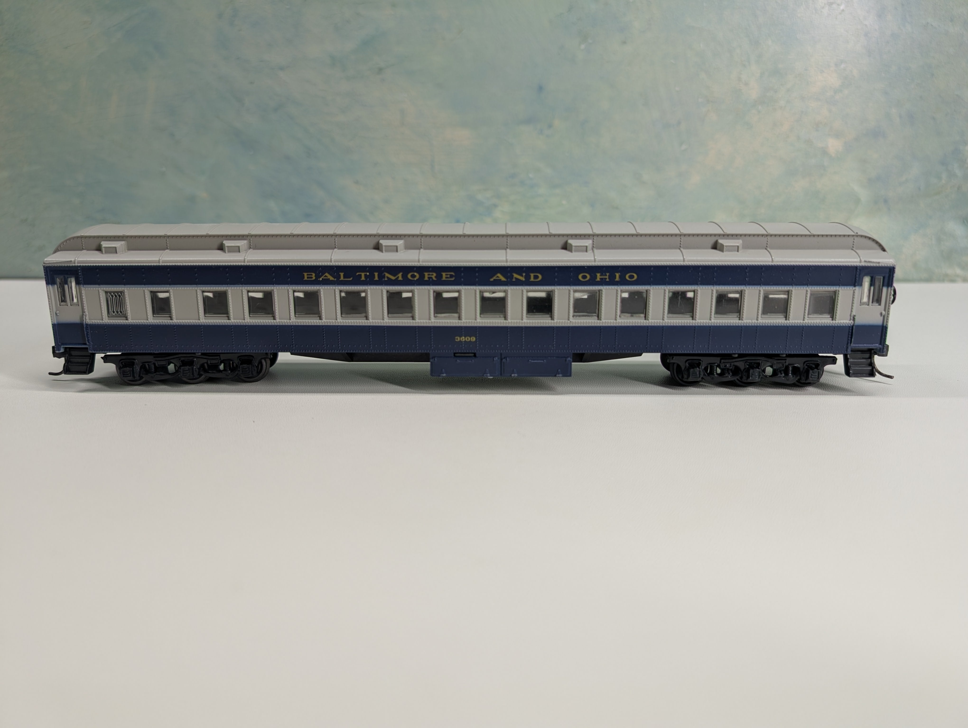 USED Athearn HO Scale Coach Passenger Car Baltimore and Ohio B&O #3609