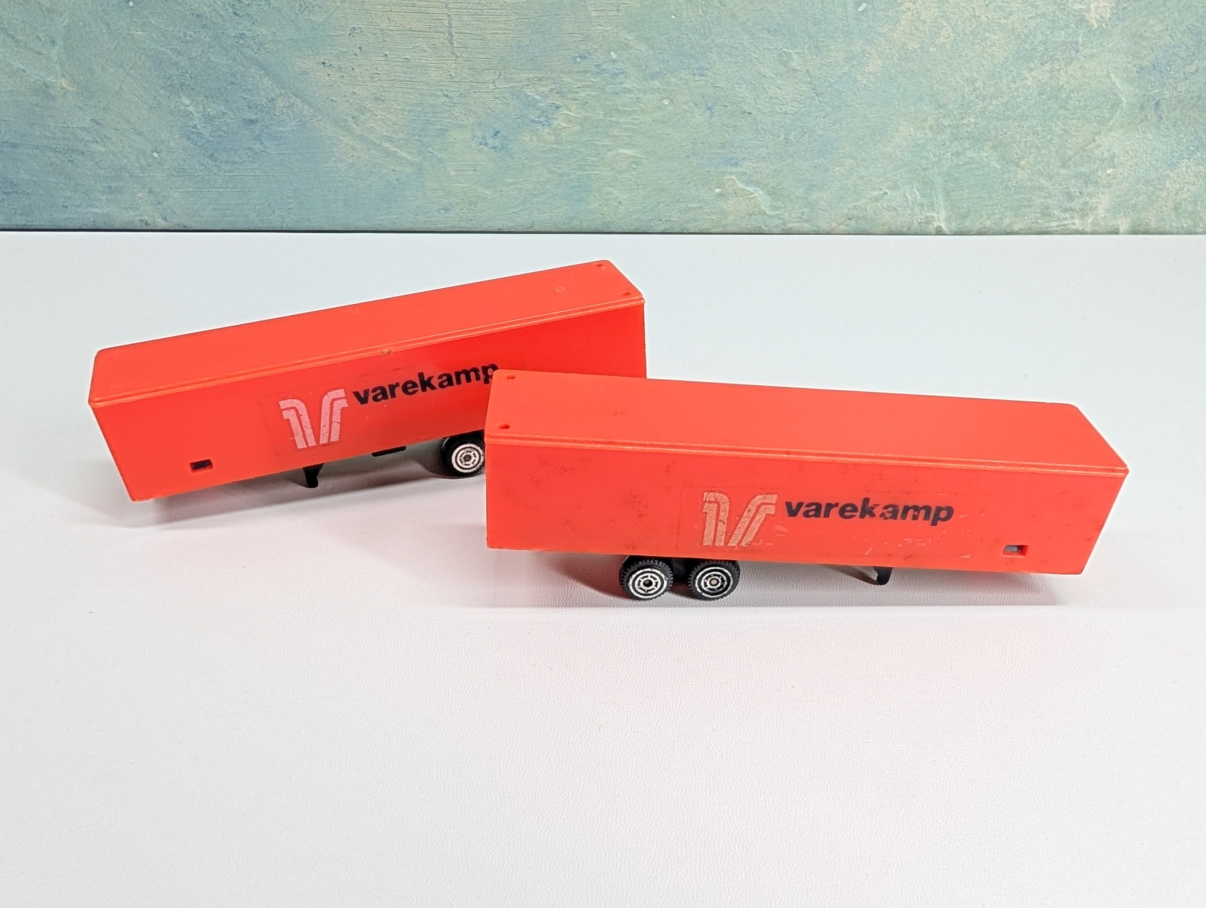 USED HO Scale Pair 35' Varekamp Trailers (2 pcs)