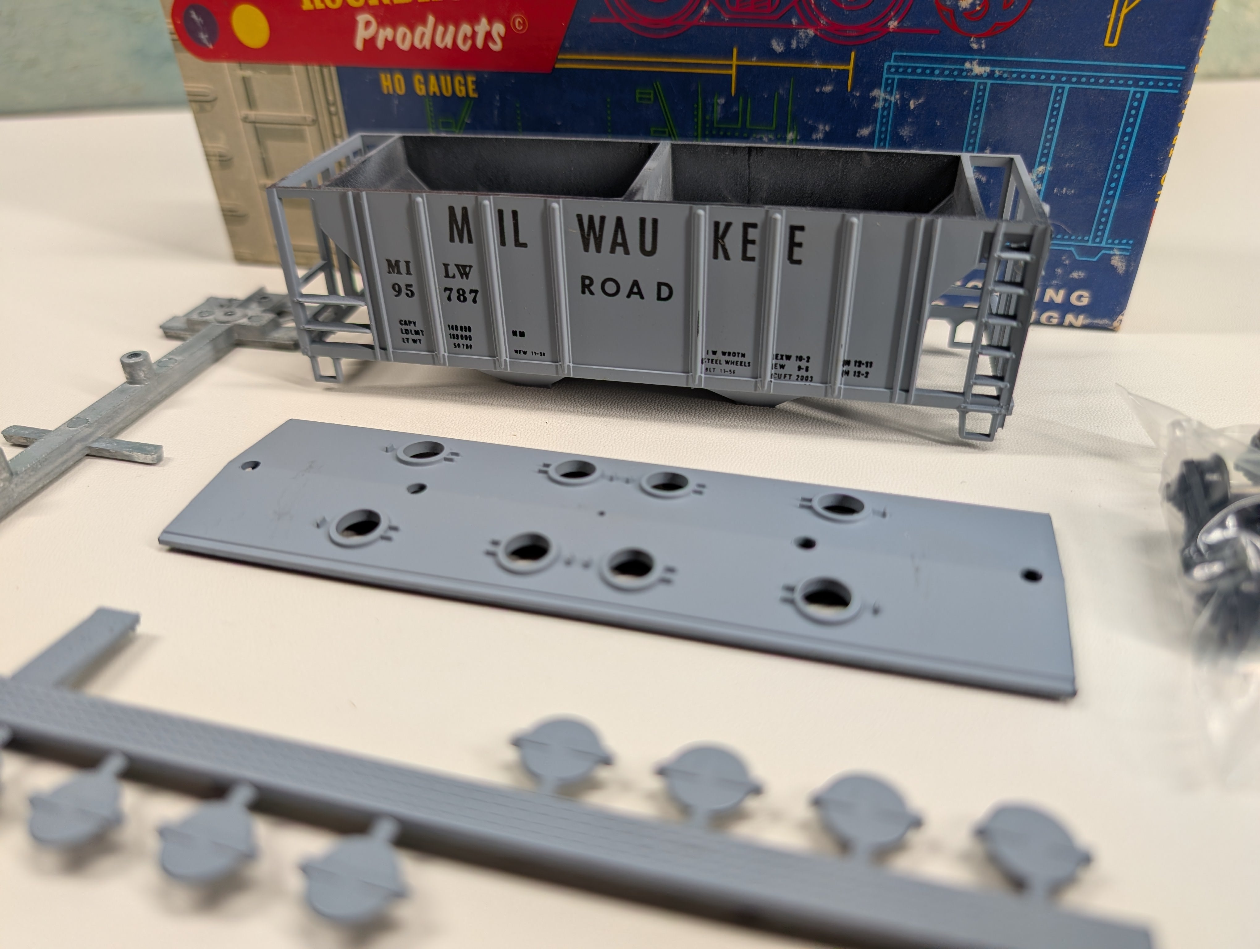 USED Roundhouse HO Scale 2 Bay Covered Hopper Baltimore and Ohio B&O #631545 Stenciled KIT