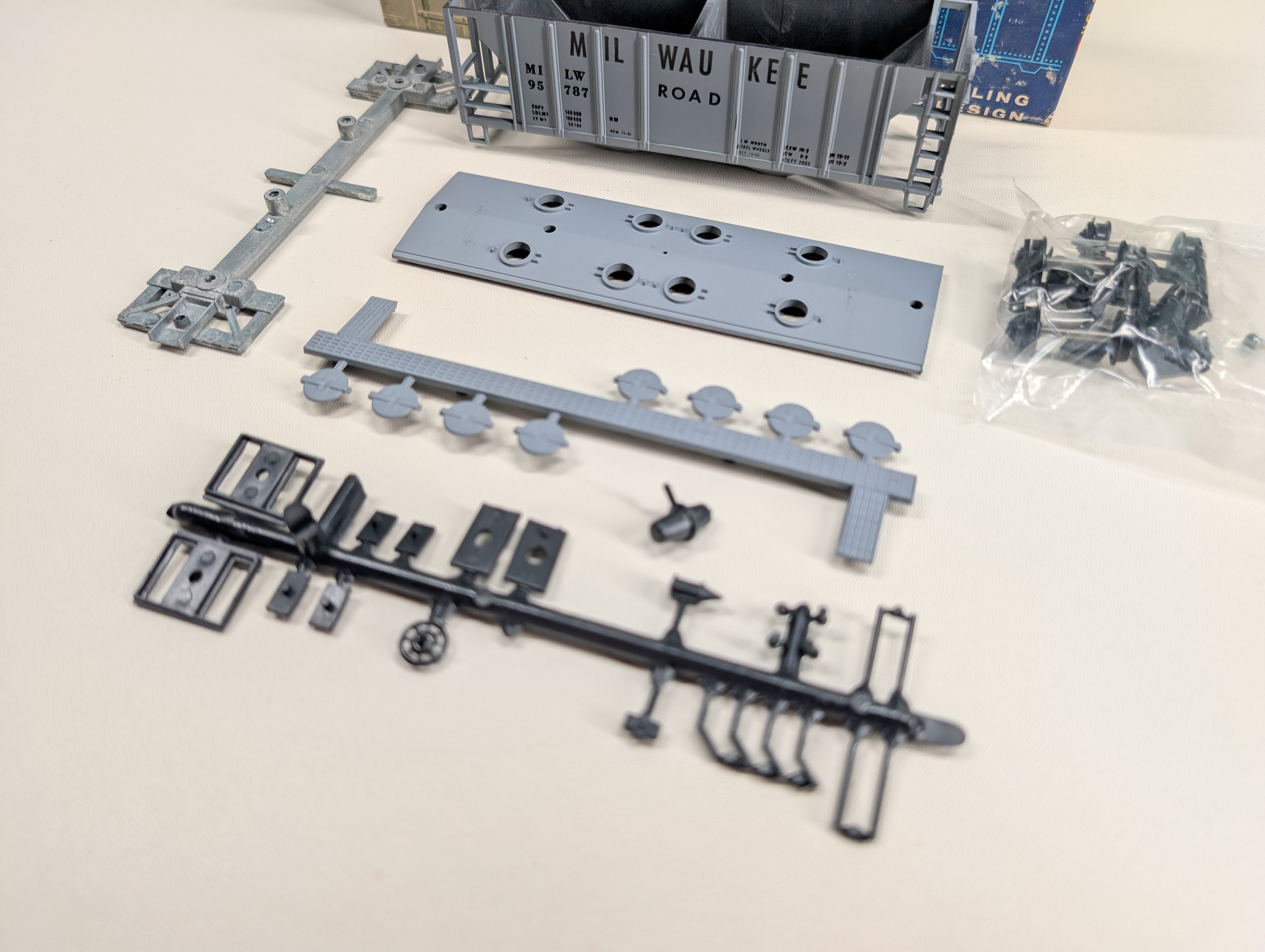 USED Roundhouse HO Scale 2 Bay Covered Hopper Baltimore and Ohio B&O #631545 Stenciled KIT
