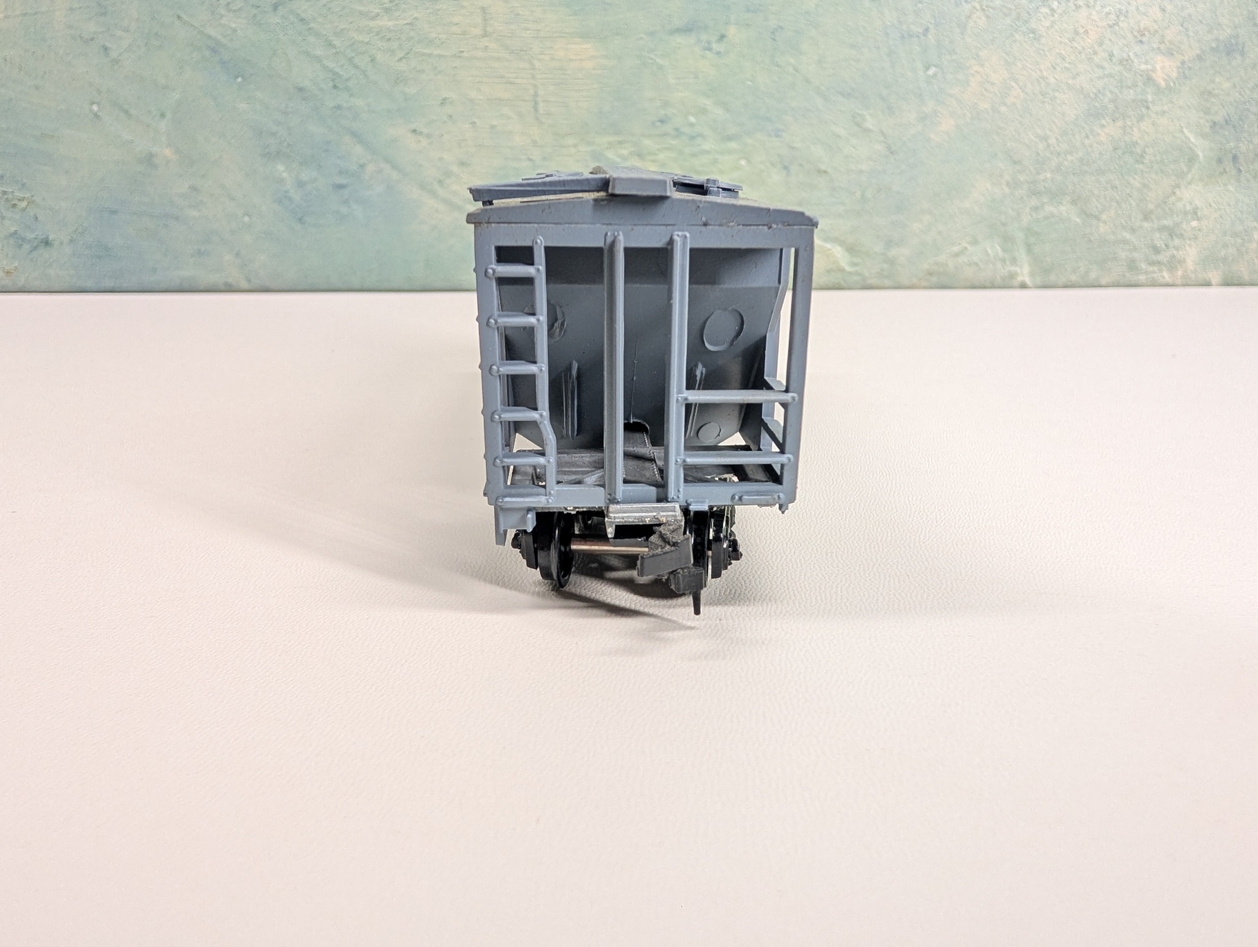 USED Roundhouse HO Scale 2 Bay Covered Hopper Pennsylvania PRR #257054